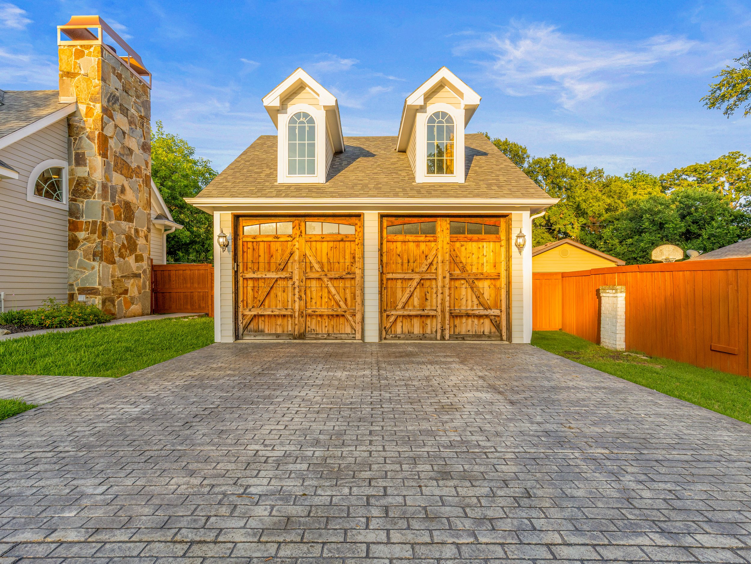 009 Garage - 11700 Rams Lake.jpg