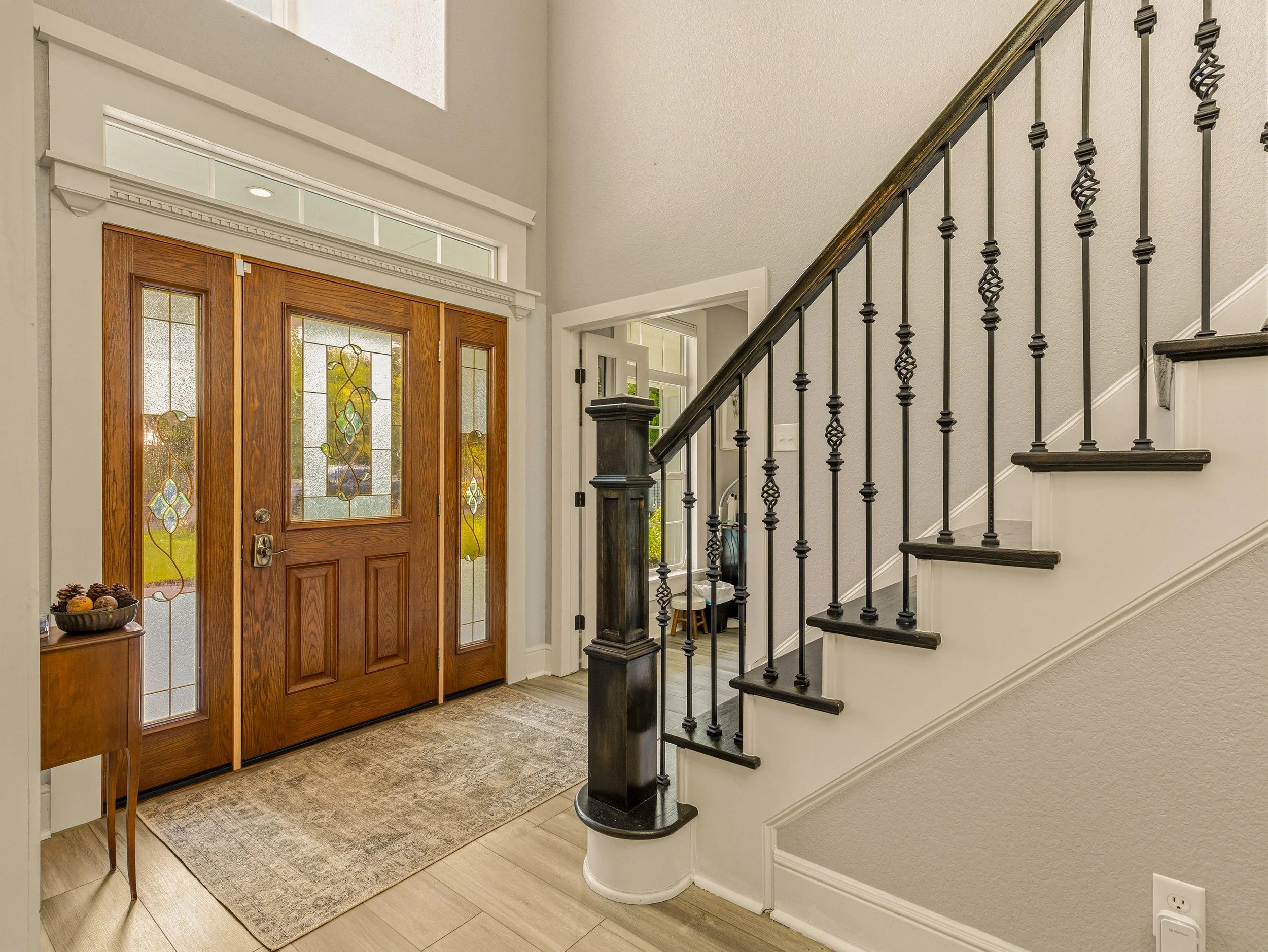 010 Foyer - 11700 Rams Lake.jpg