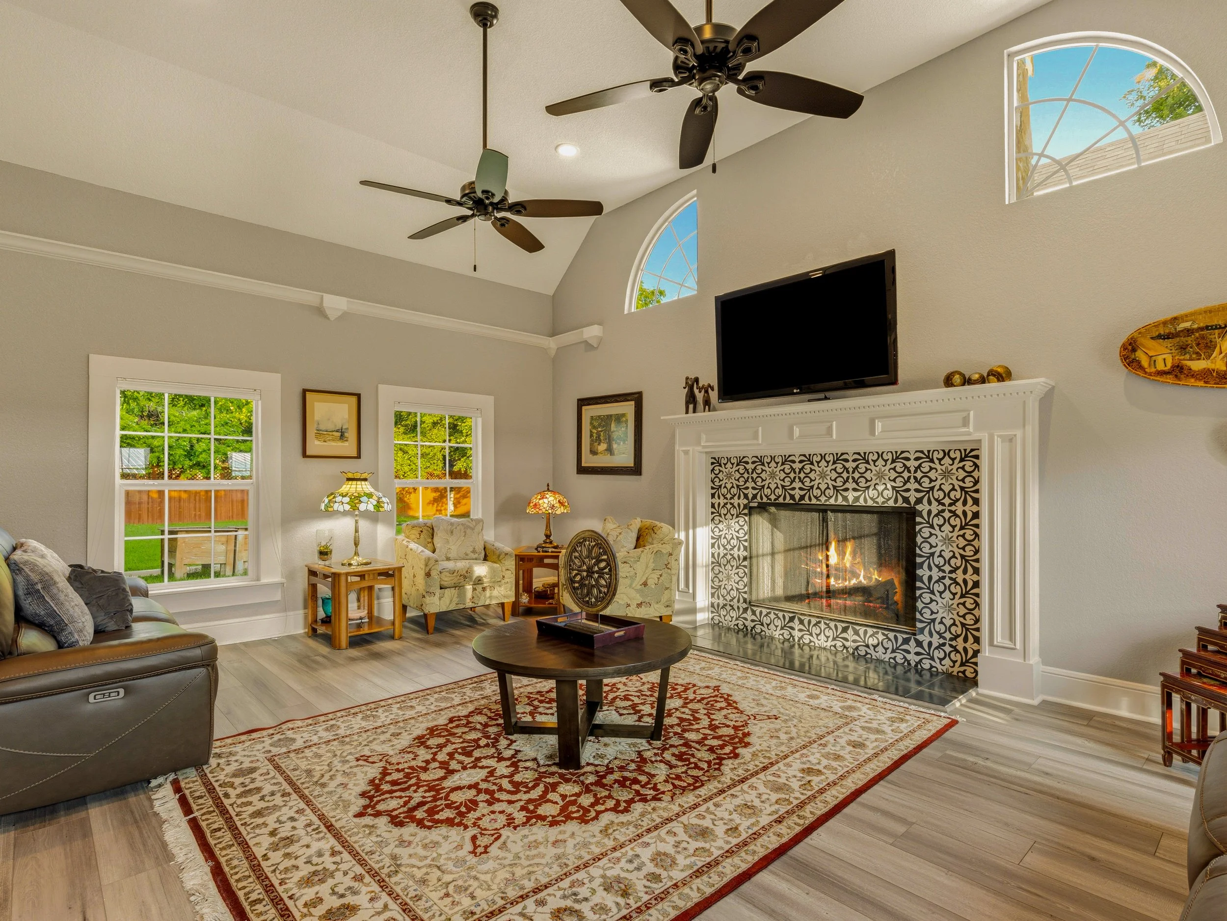 016 Living Room - 11700 Rams Lake.jpg