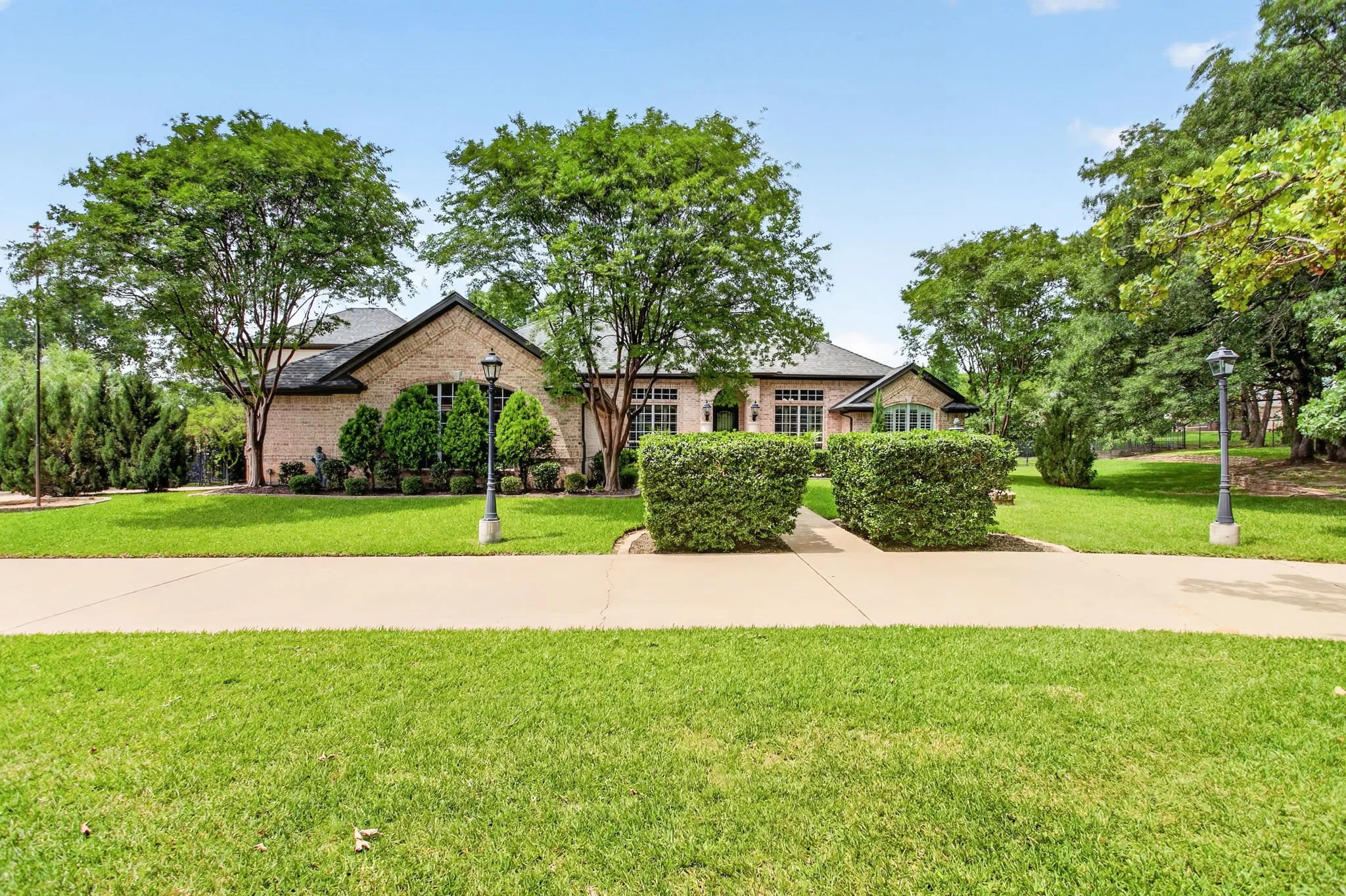 7333 Wooded Acres Trail (1 of 85).jpg