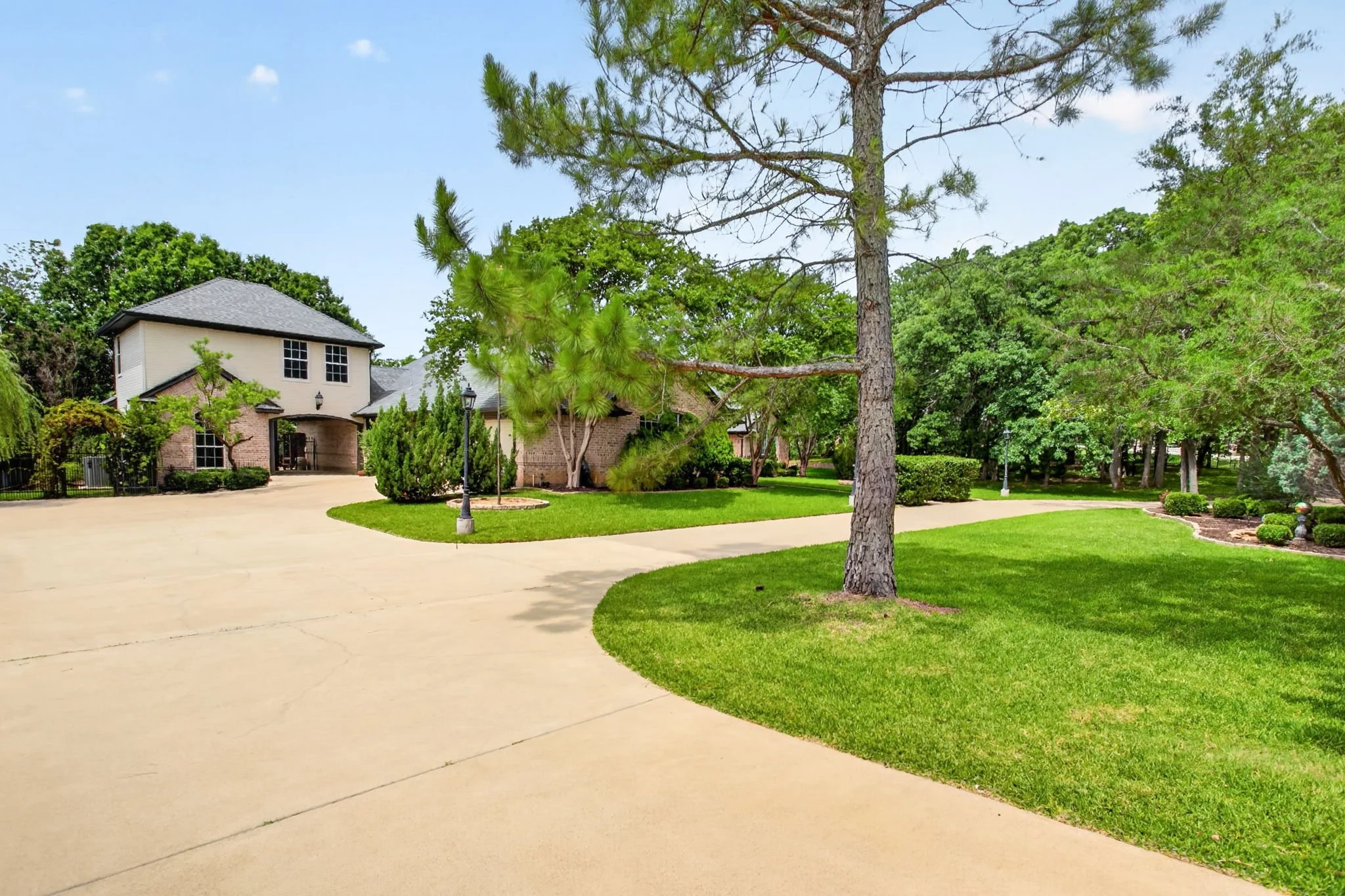 7333 Wooded Acres Trail (8 of 85).jpg