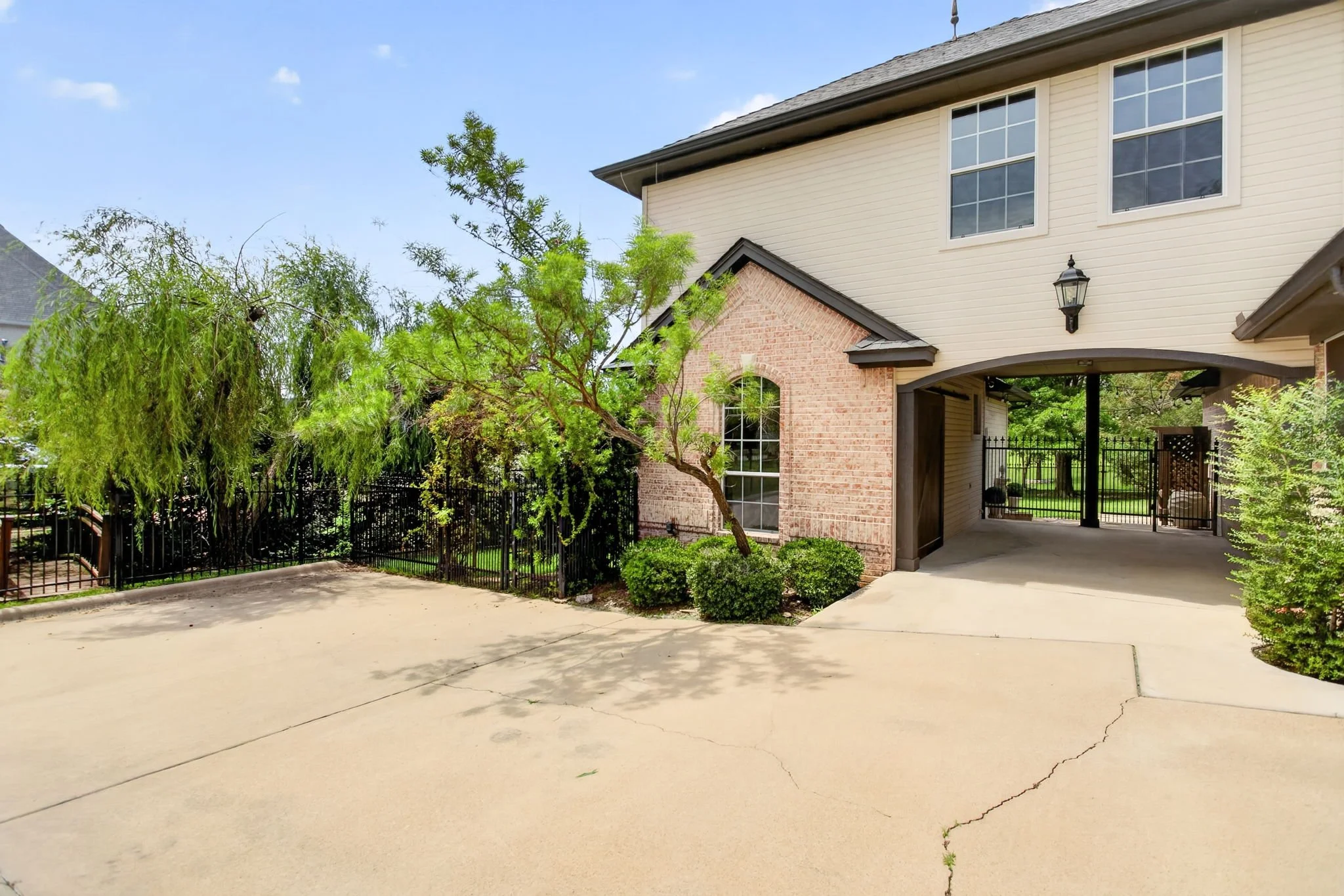 7333 Wooded Acres Trail (10 of 85).jpg
