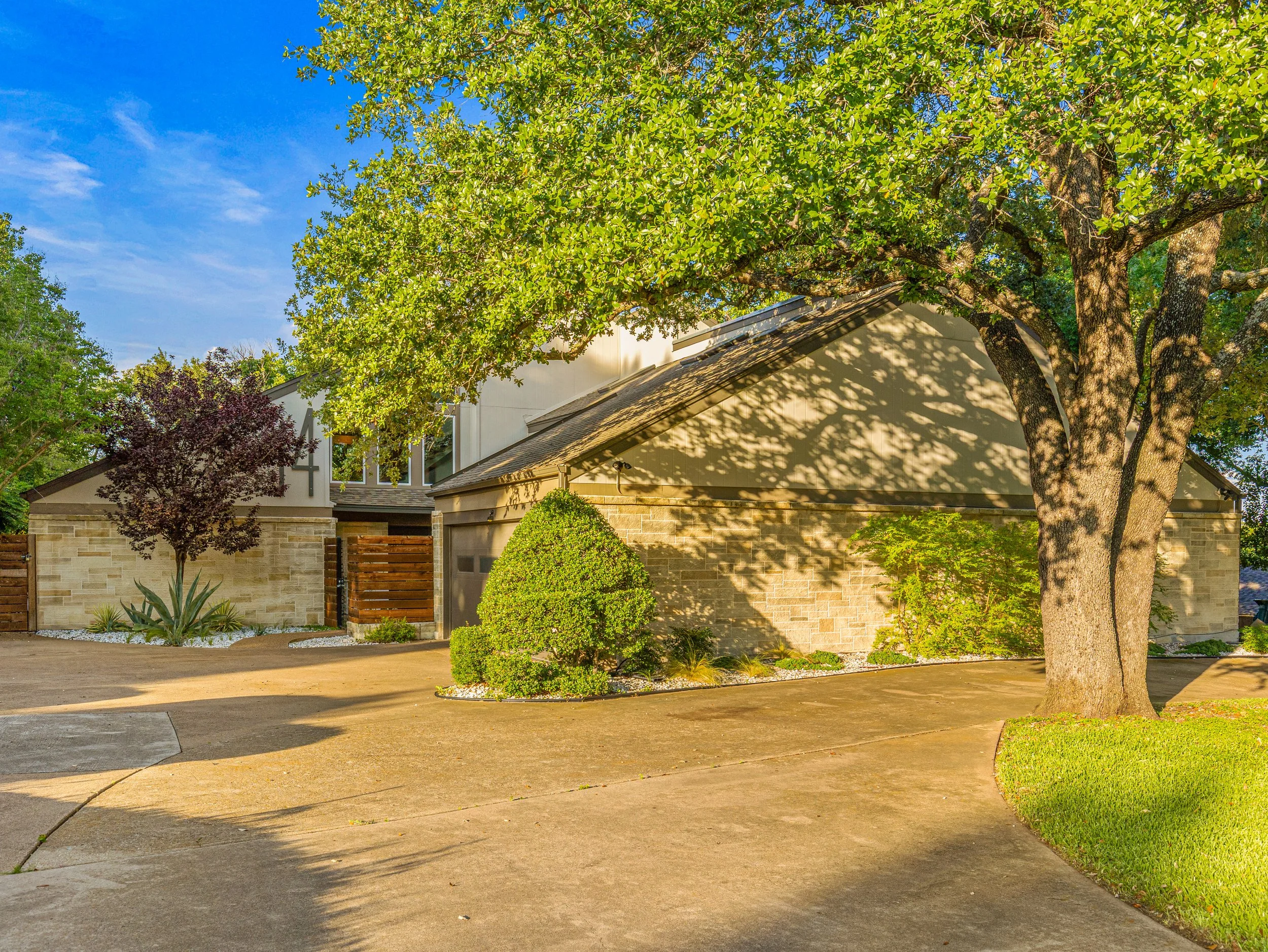 002 Driveway - 14 Windward.jpg