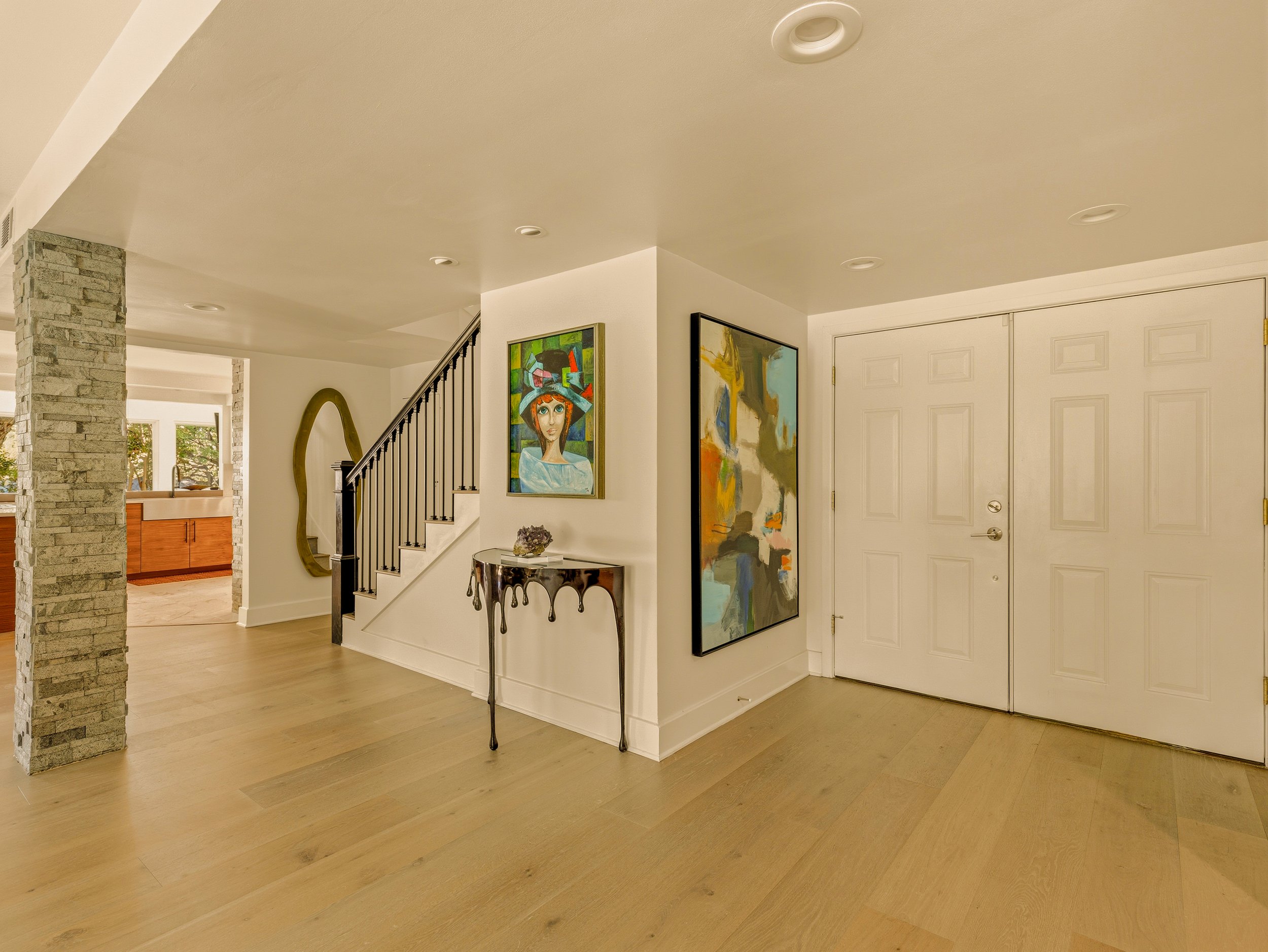 008 Foyer - 14 Windward.jpg