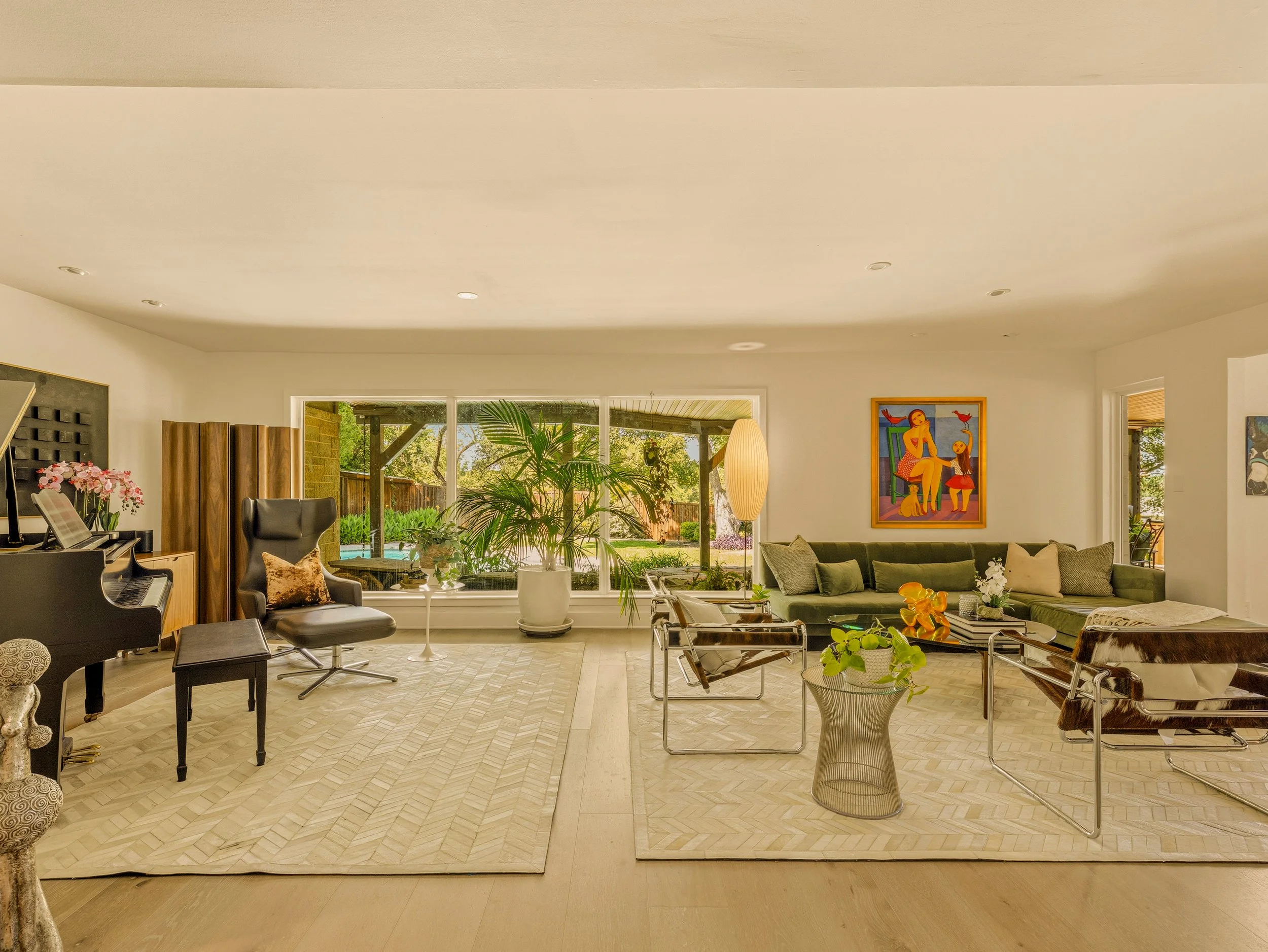 009 Living Room - 14 Windward.jpg