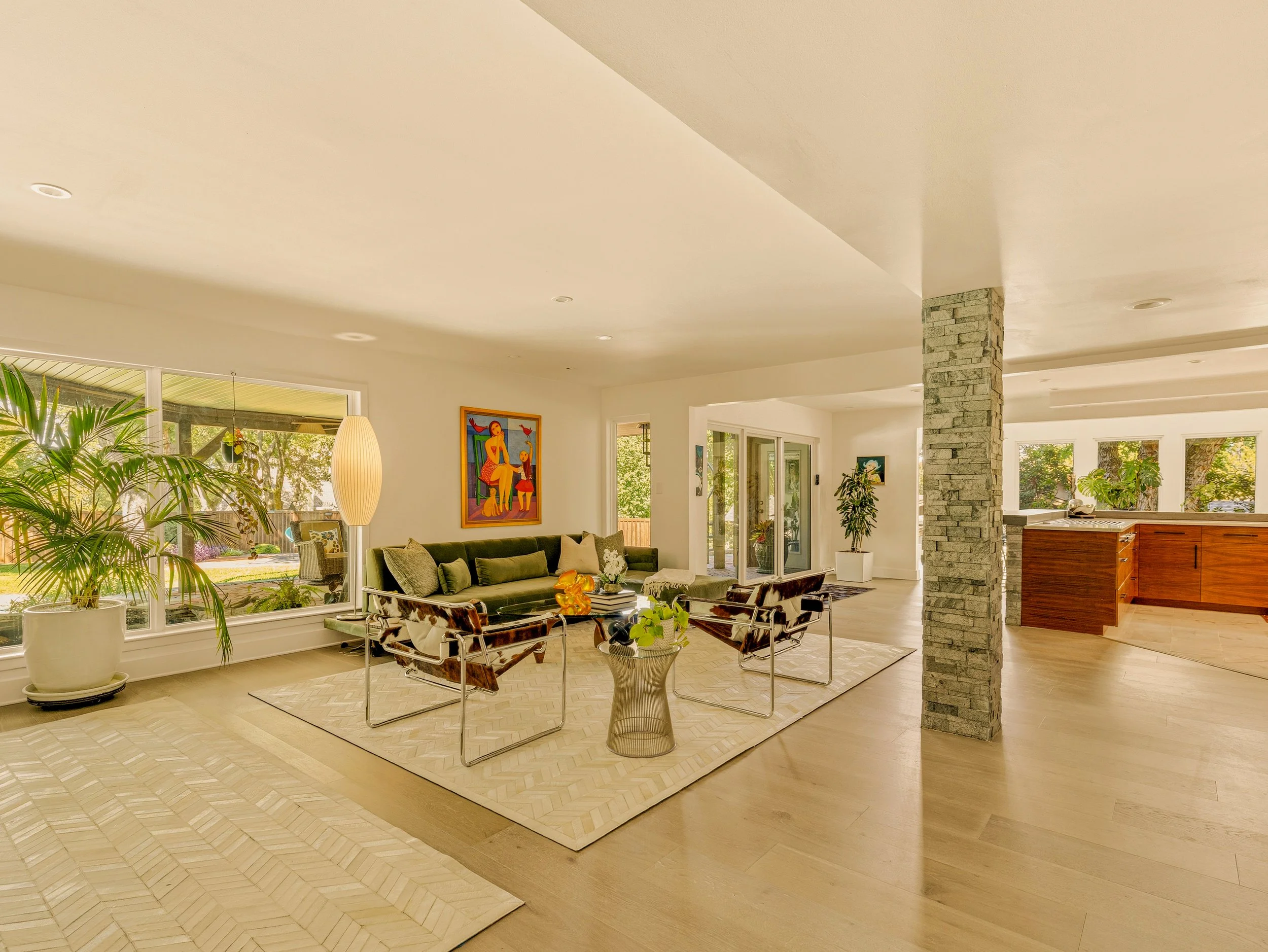 010 Living Room - 14 Windward.jpg