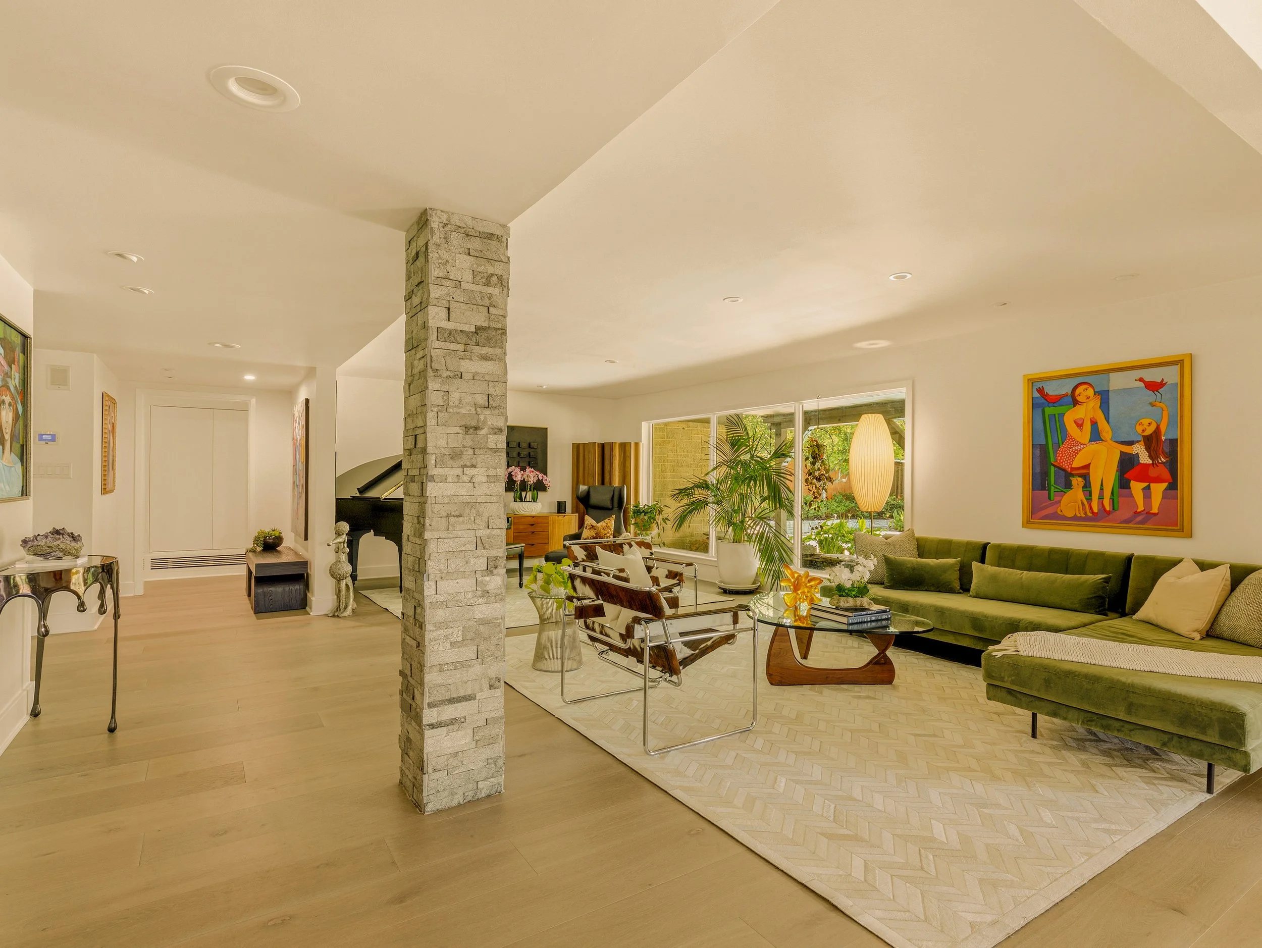 011 Living Room - 14 Windward.jpg
