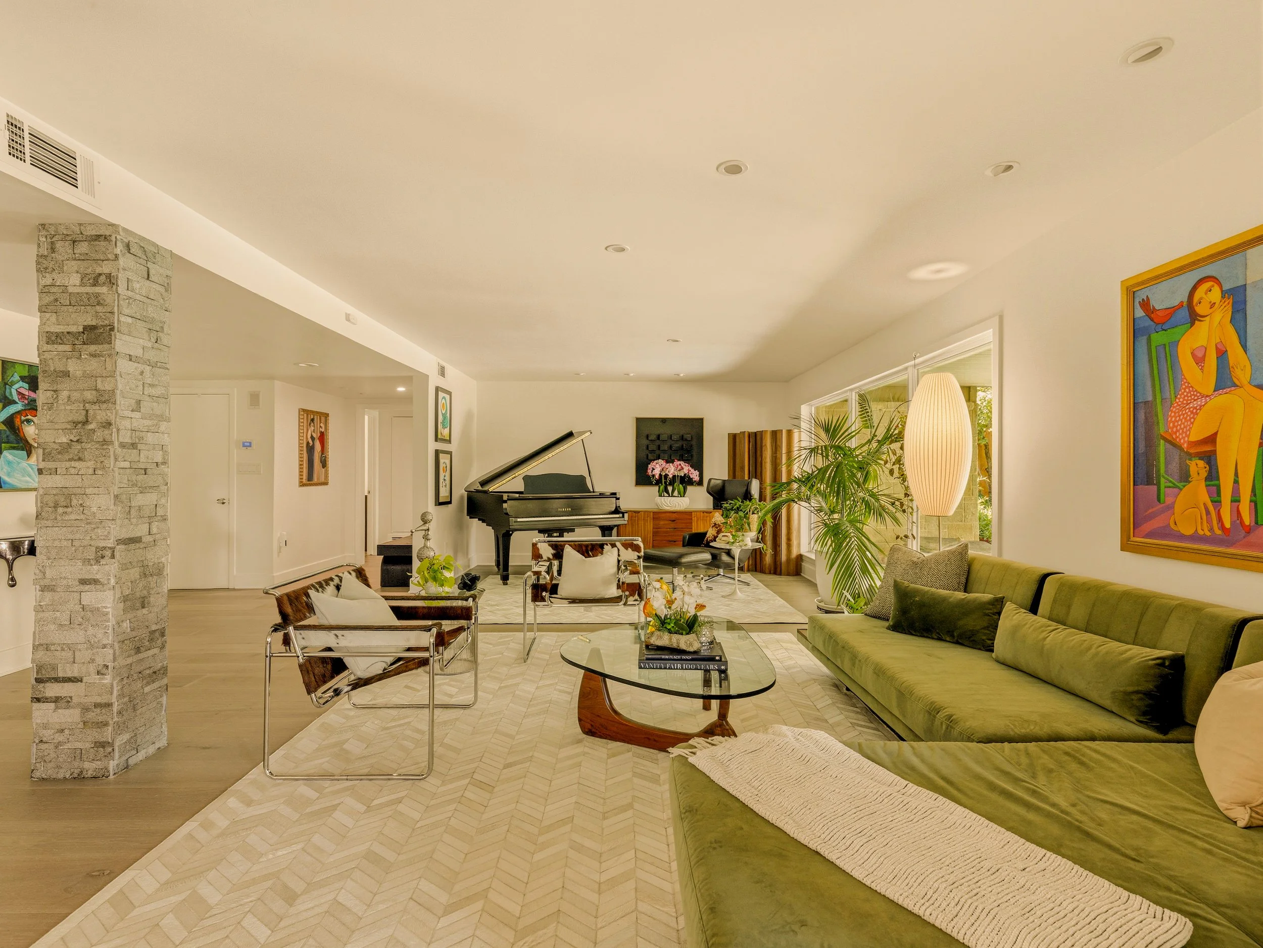013 Living Room - 14 Windward.jpg