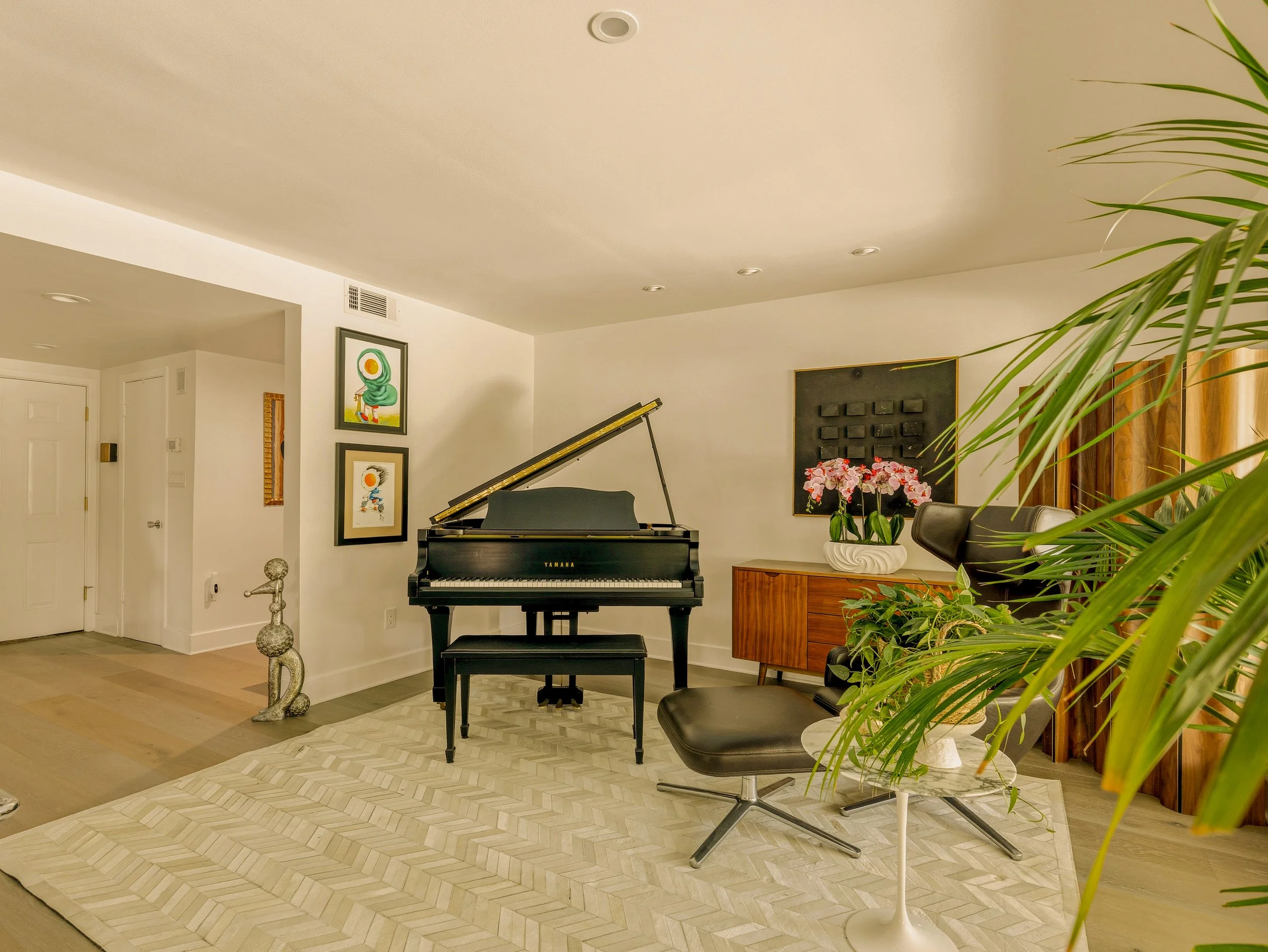 014 Living Room - 14 Windward.jpg