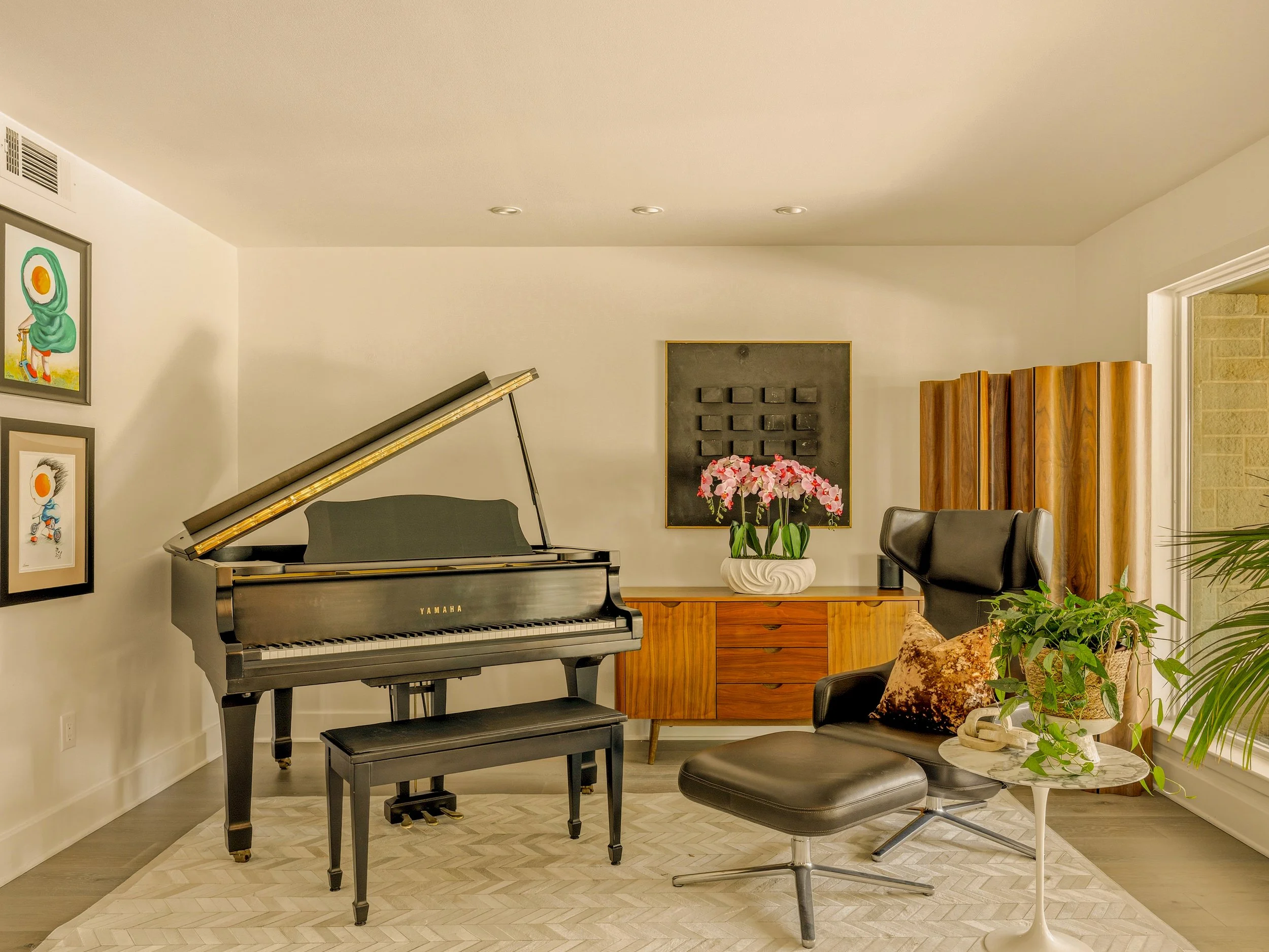 015 Living Room - 14 Windward.jpg