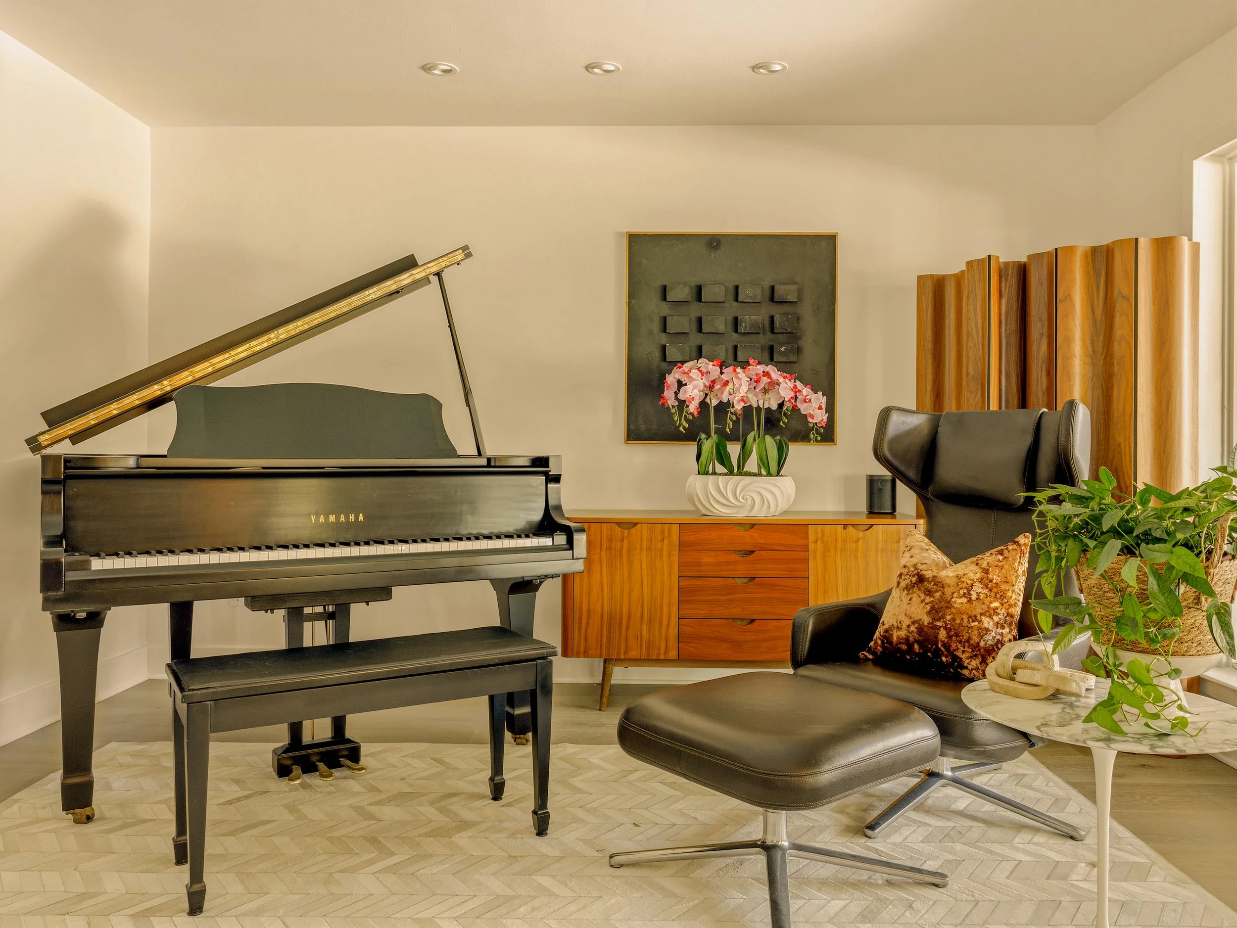 016 Living Room - 14 Windward.jpg
