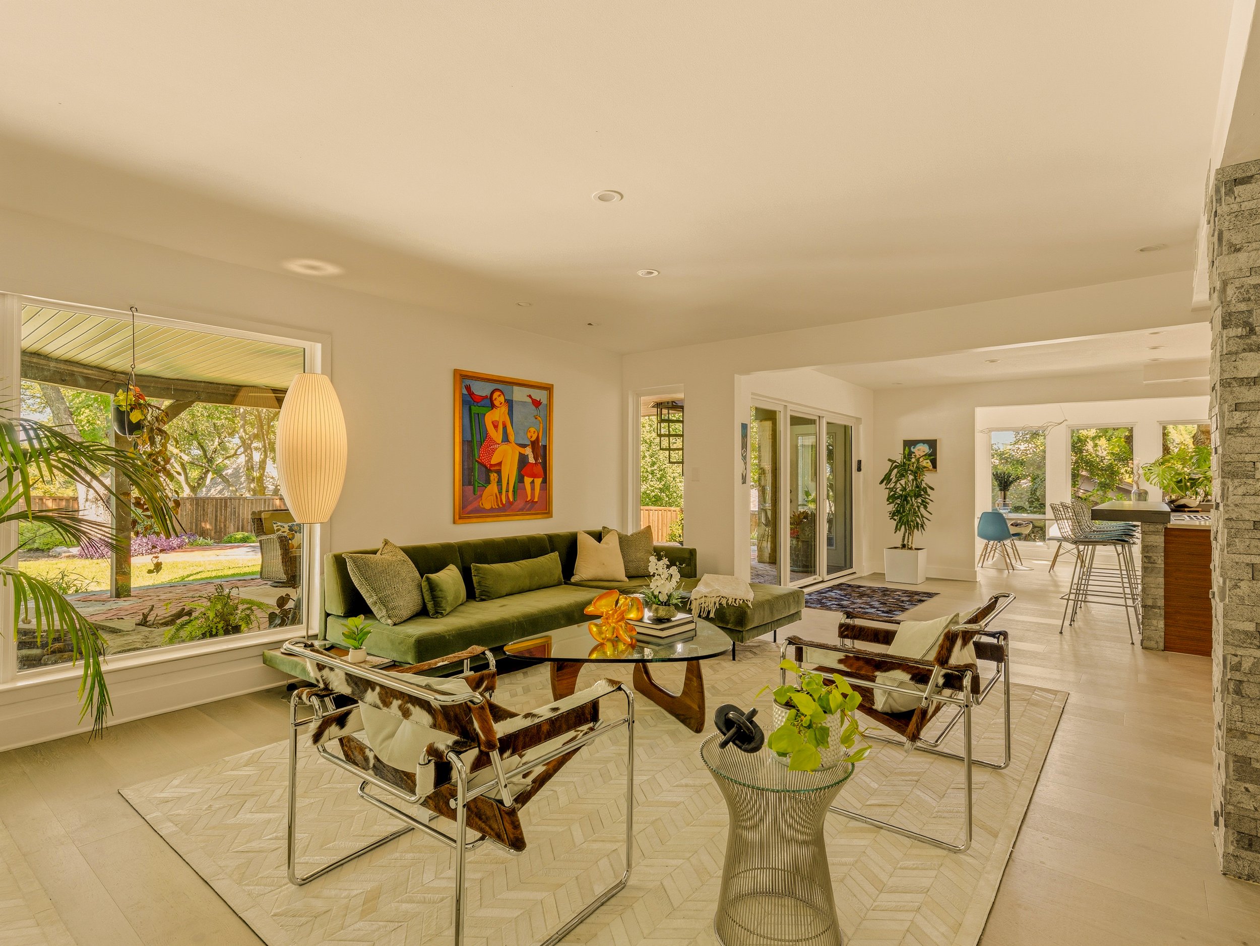 019 Living Room - 14 Windward.jpg