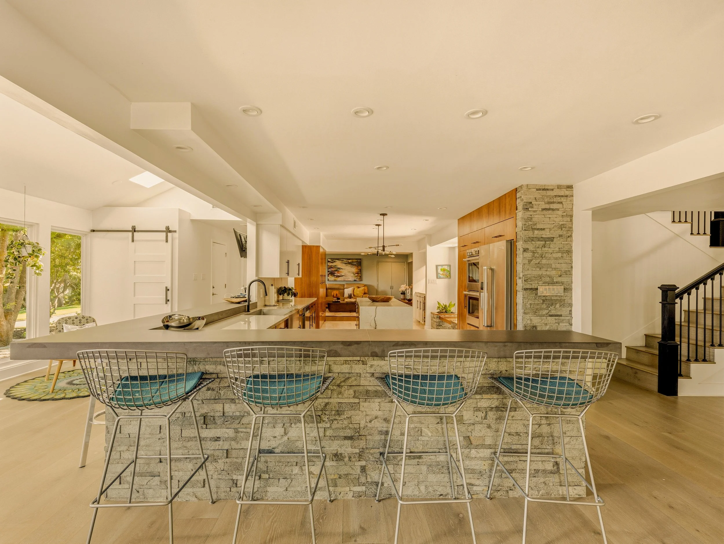 025 Kitchen - 14 Windward.jpg