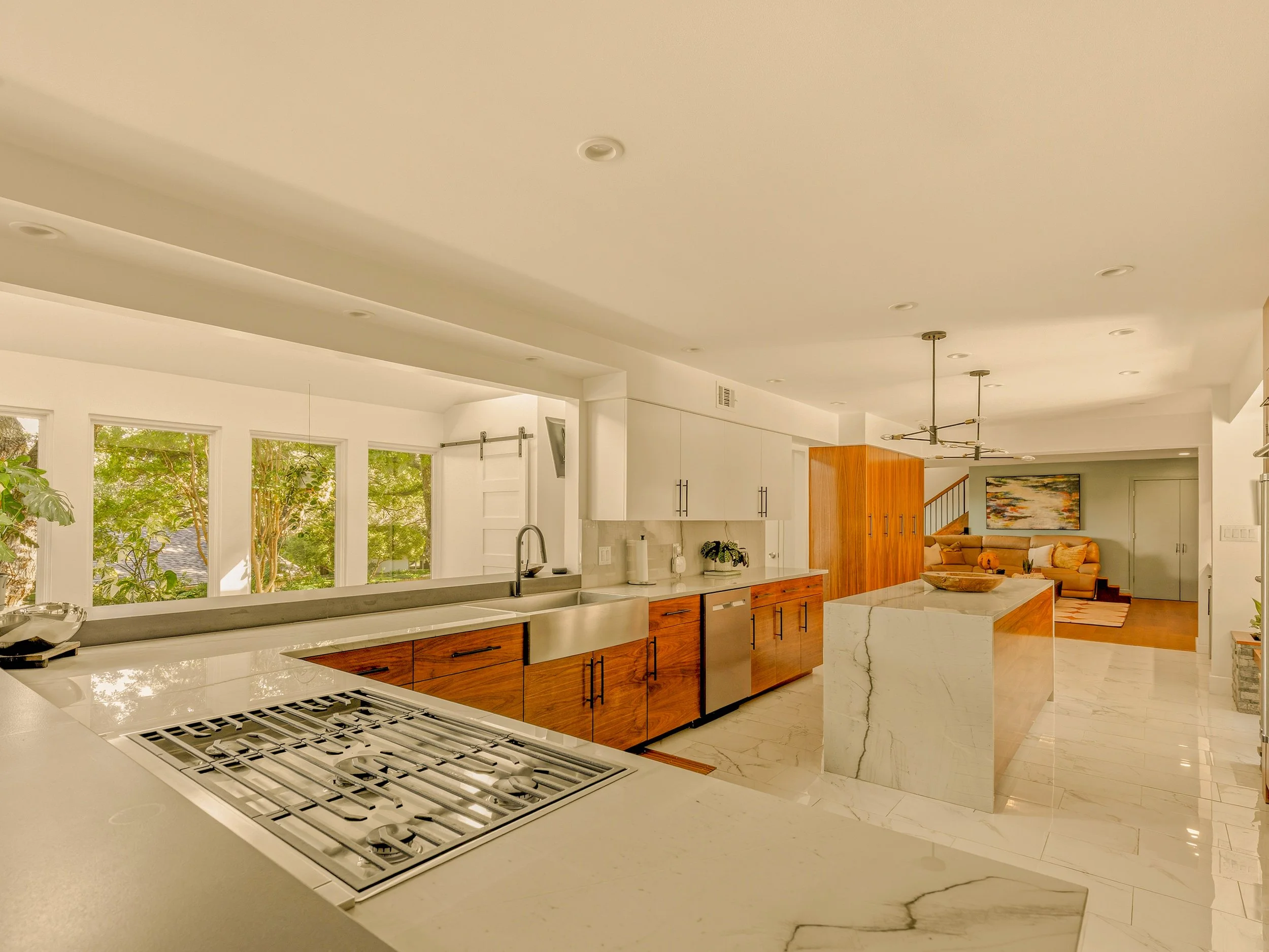 028 Kitchen - 14 Windward.jpg