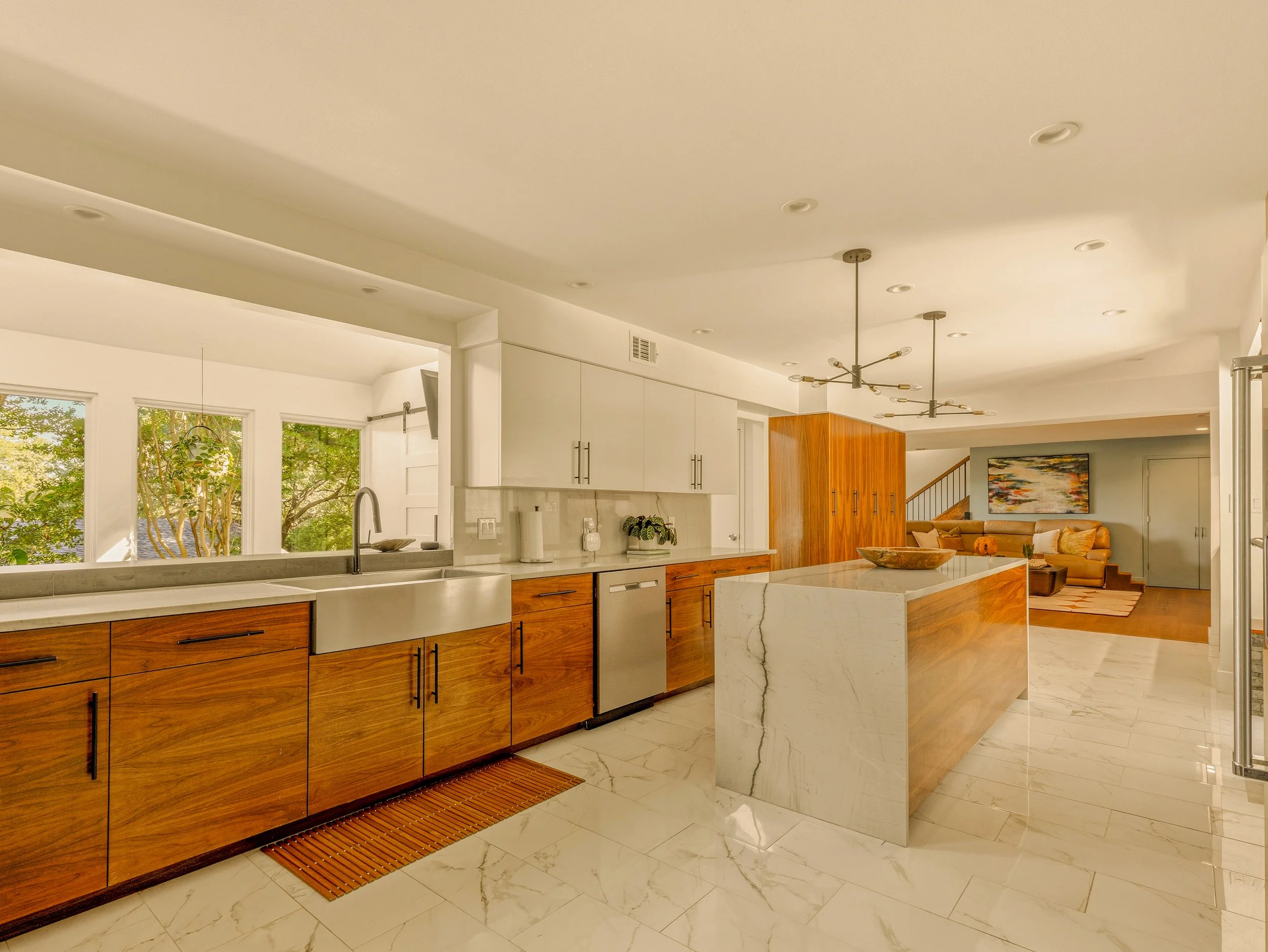 029 Kitchen - 14 Windward.jpg
