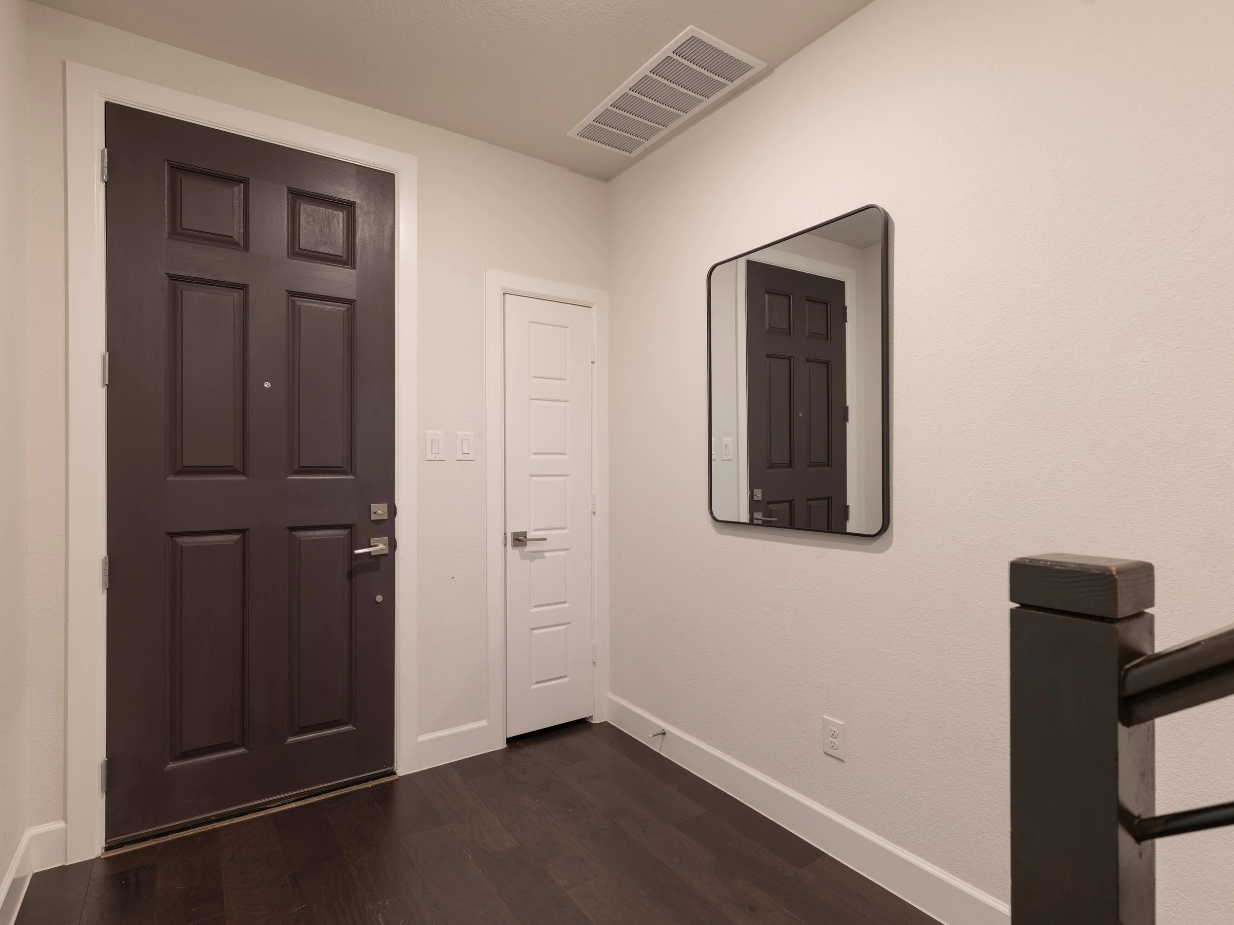 006 Foyer - 5143 Brickellia.jpg