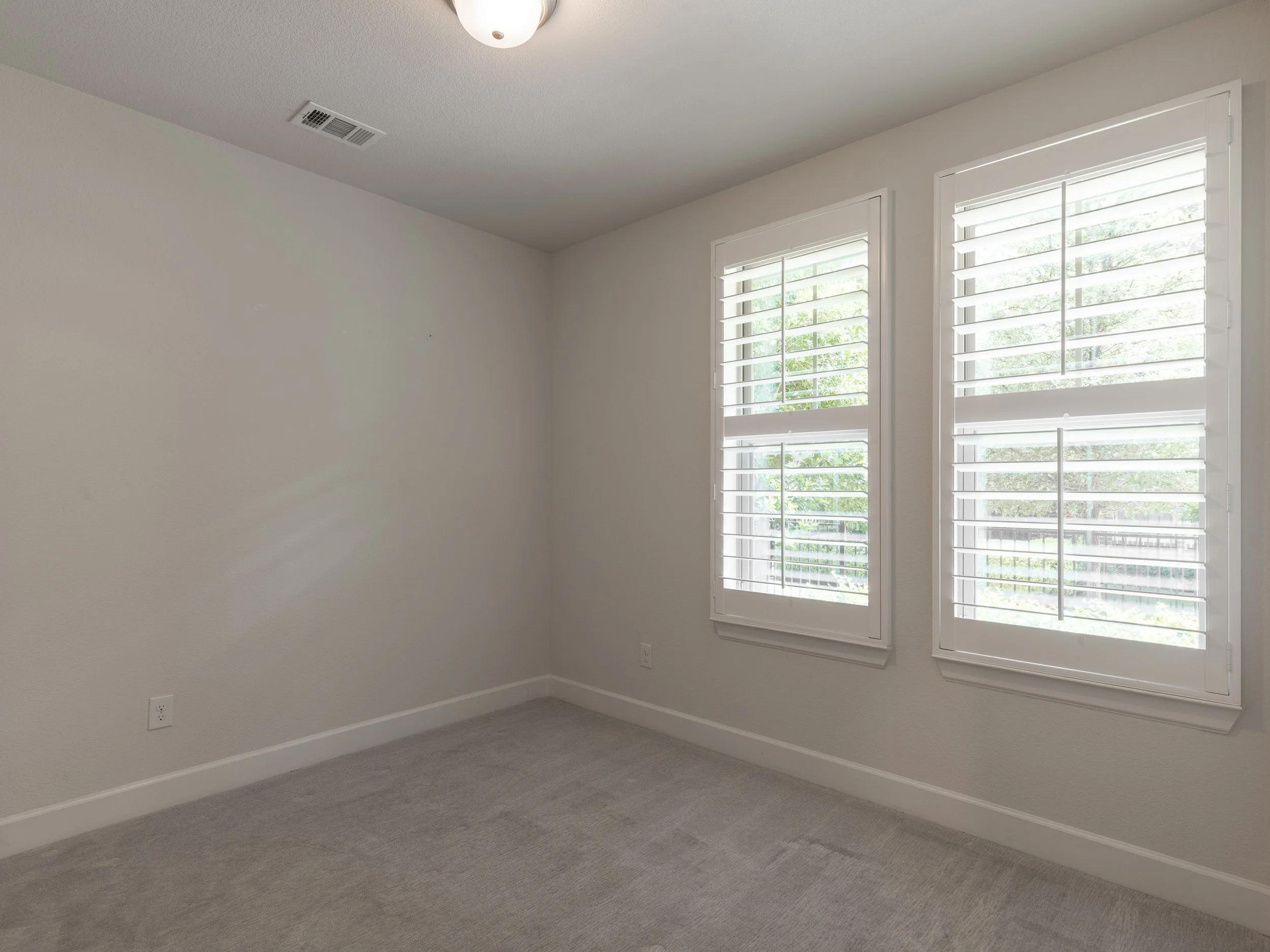 007 Guest Bedroom - 5143 Brickellia.jpg