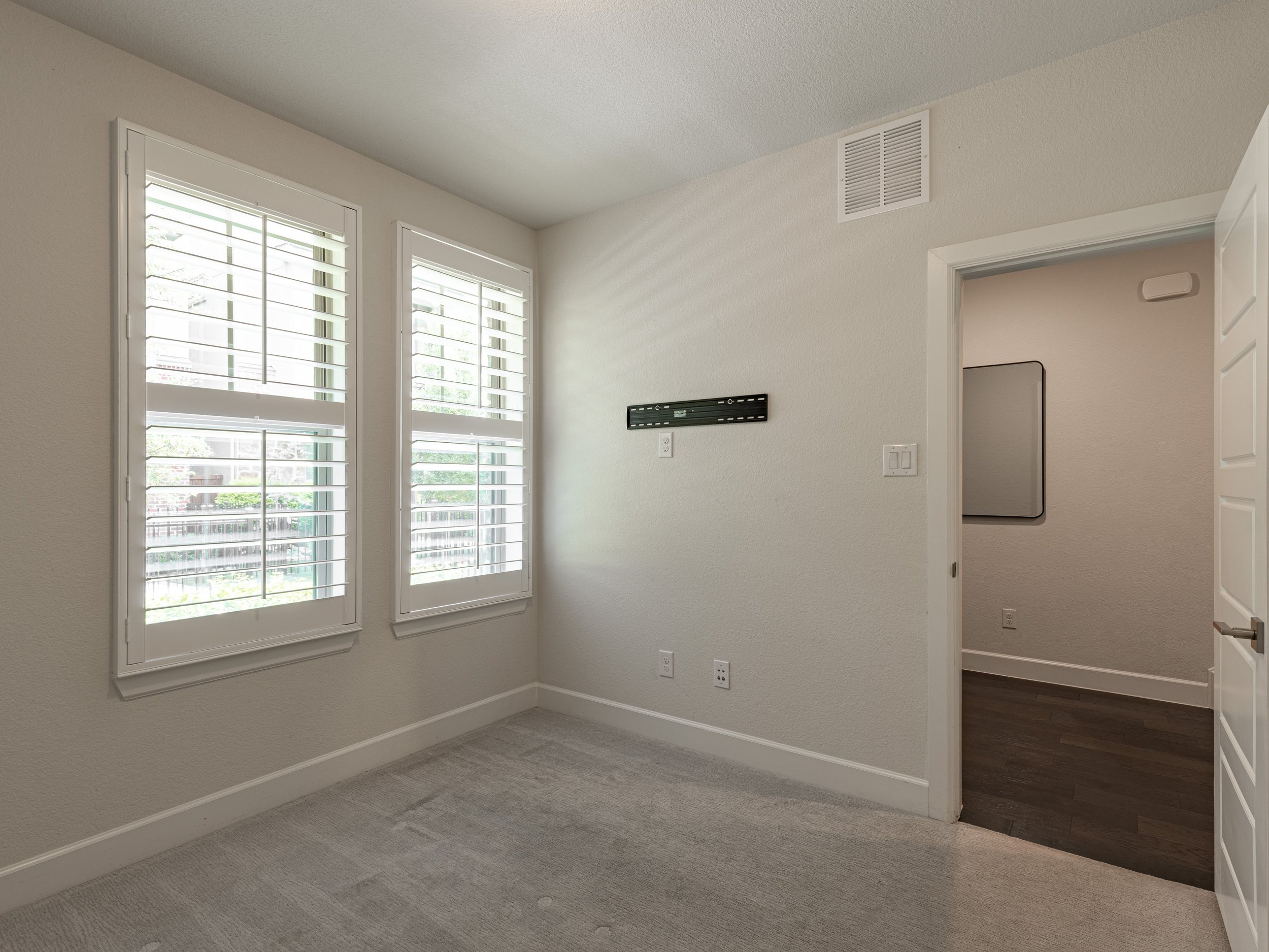 008 Guest Bedroom - 5143 Brickellia.jpg