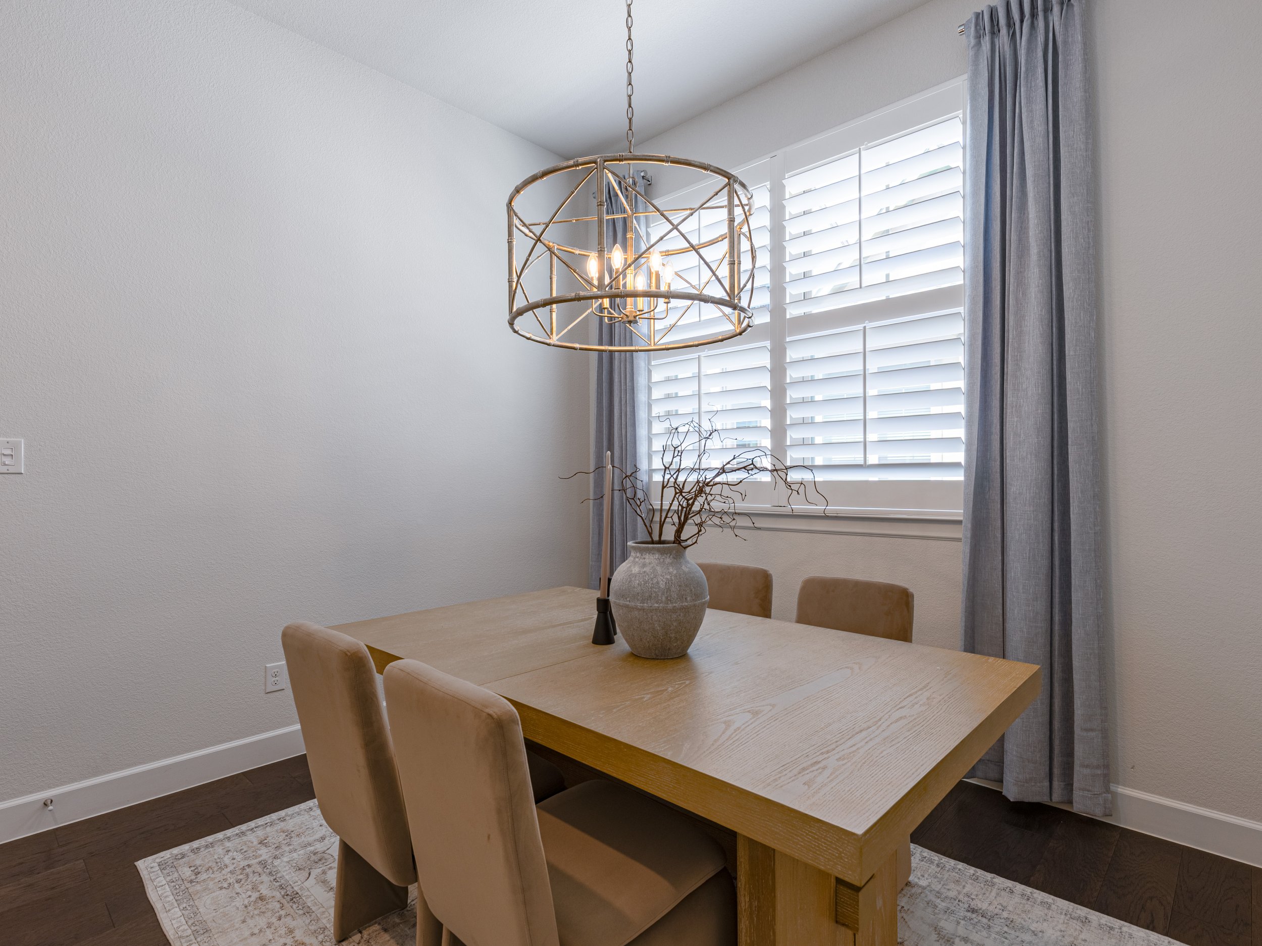 011 Dining Room - 5143 Brickellia.jpg