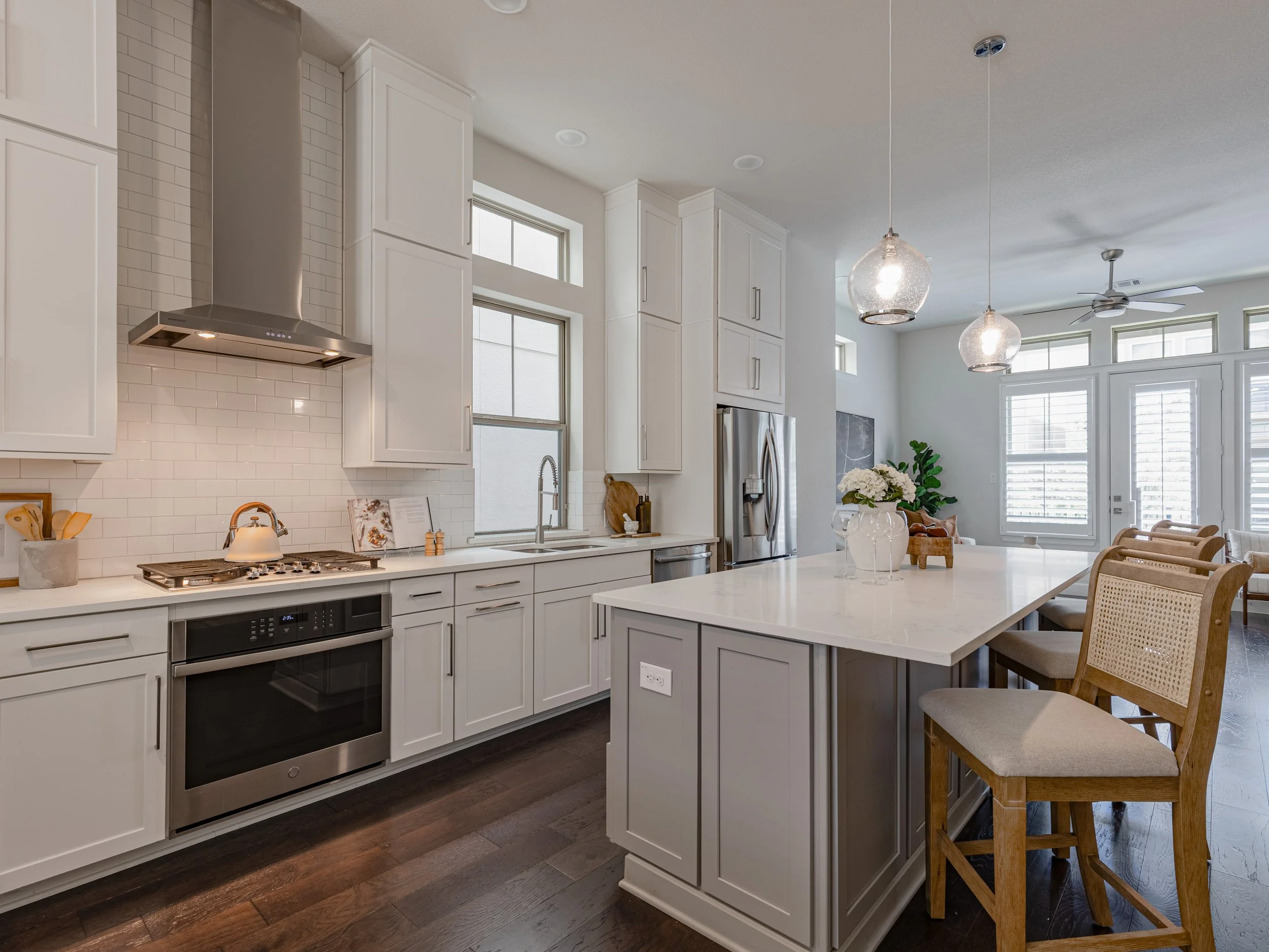 013 Kitchen - 5143 Brickellia.jpg