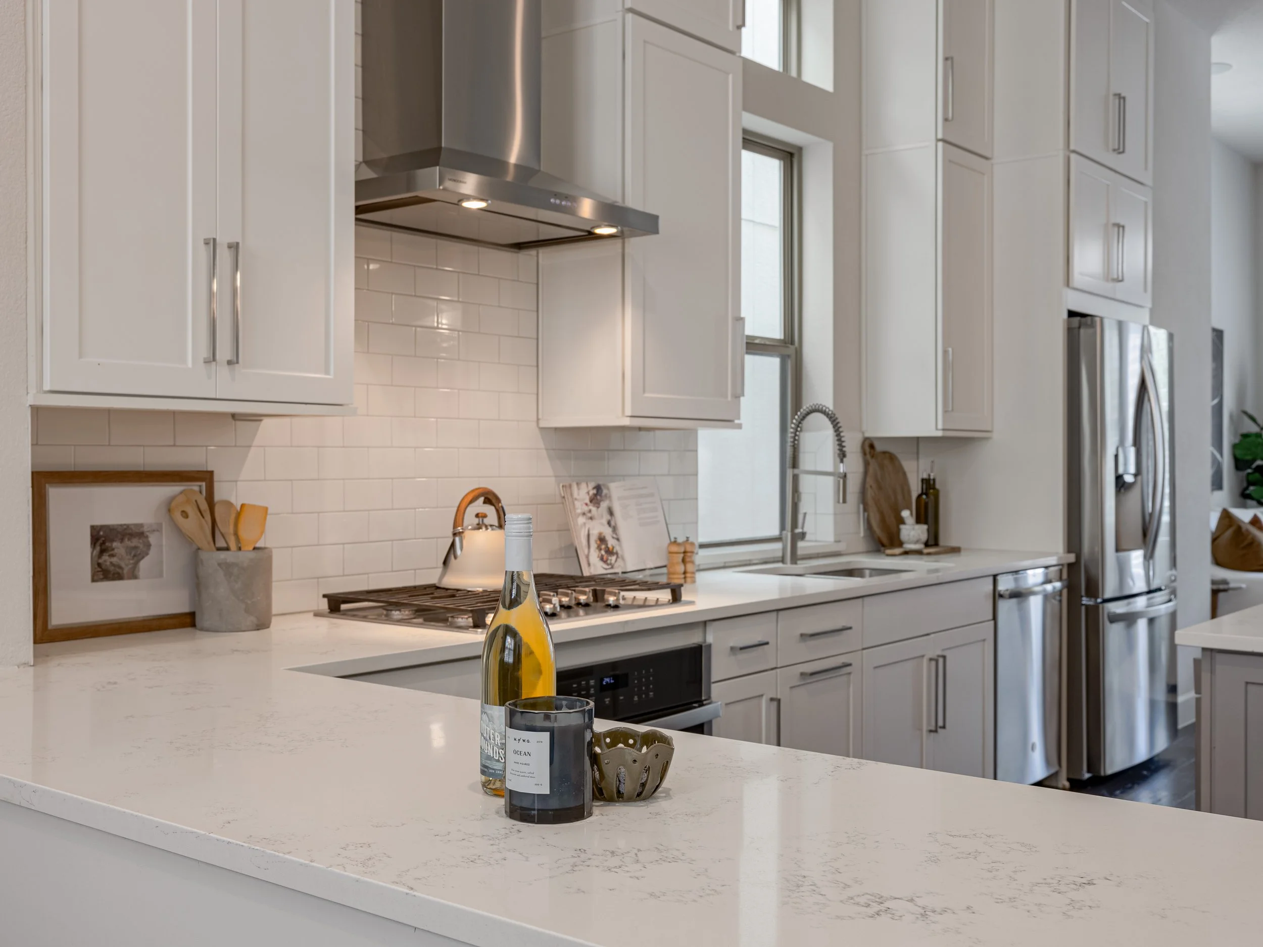 019 Kitchen - 5143 Brickellia.jpg