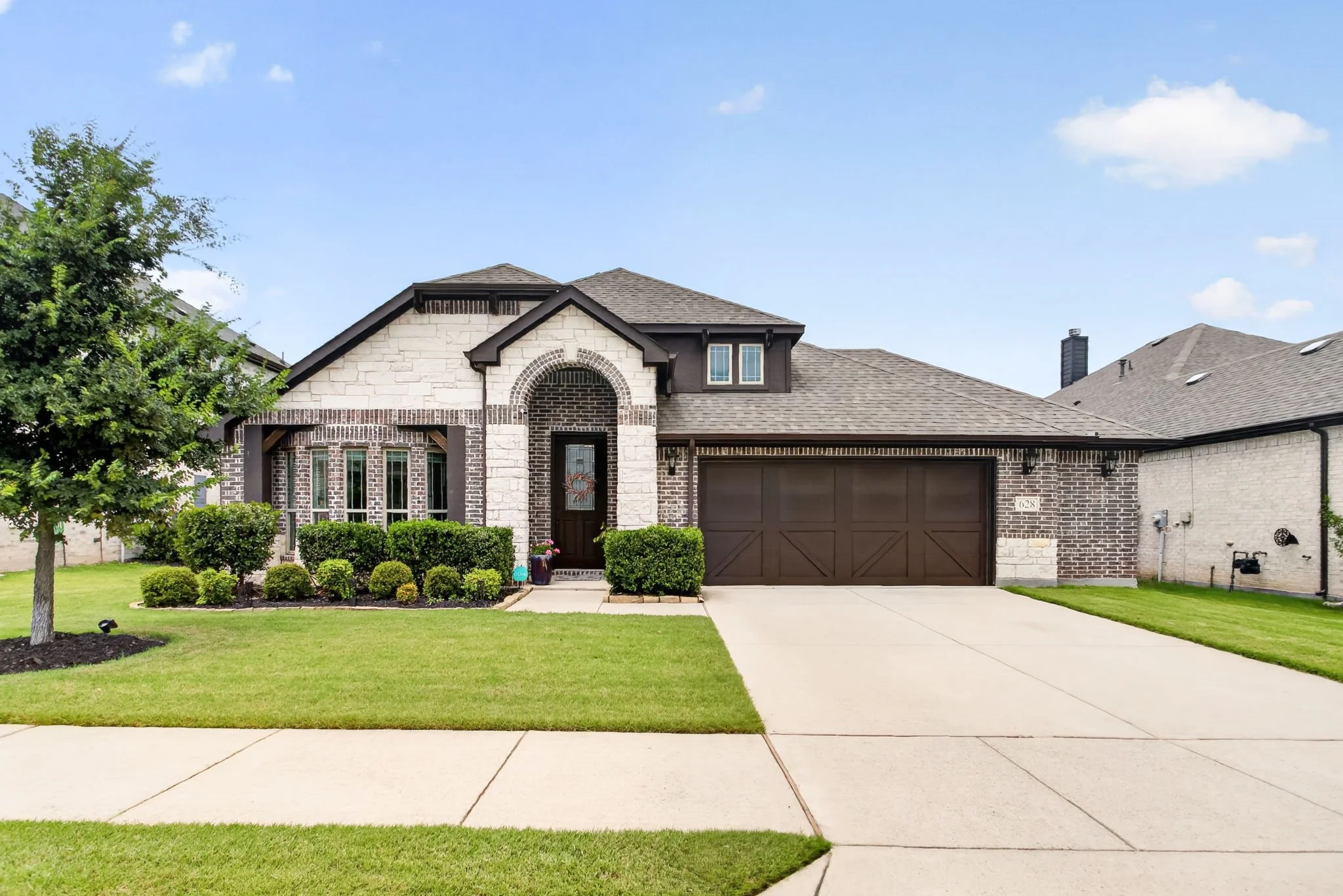 628 LAKE COVE DRIVE