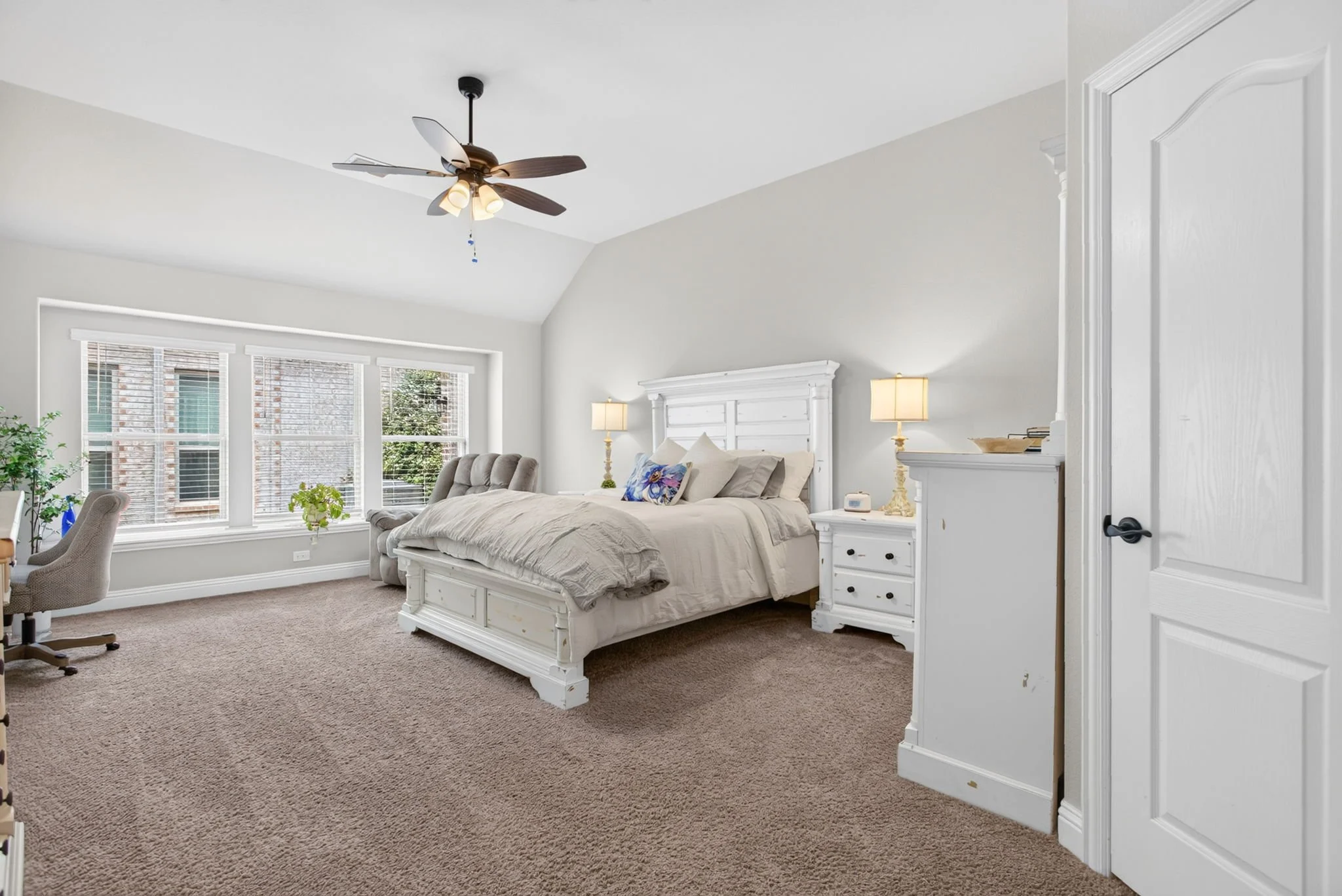 628 Lake Cove Dr (25 of 47).jpg