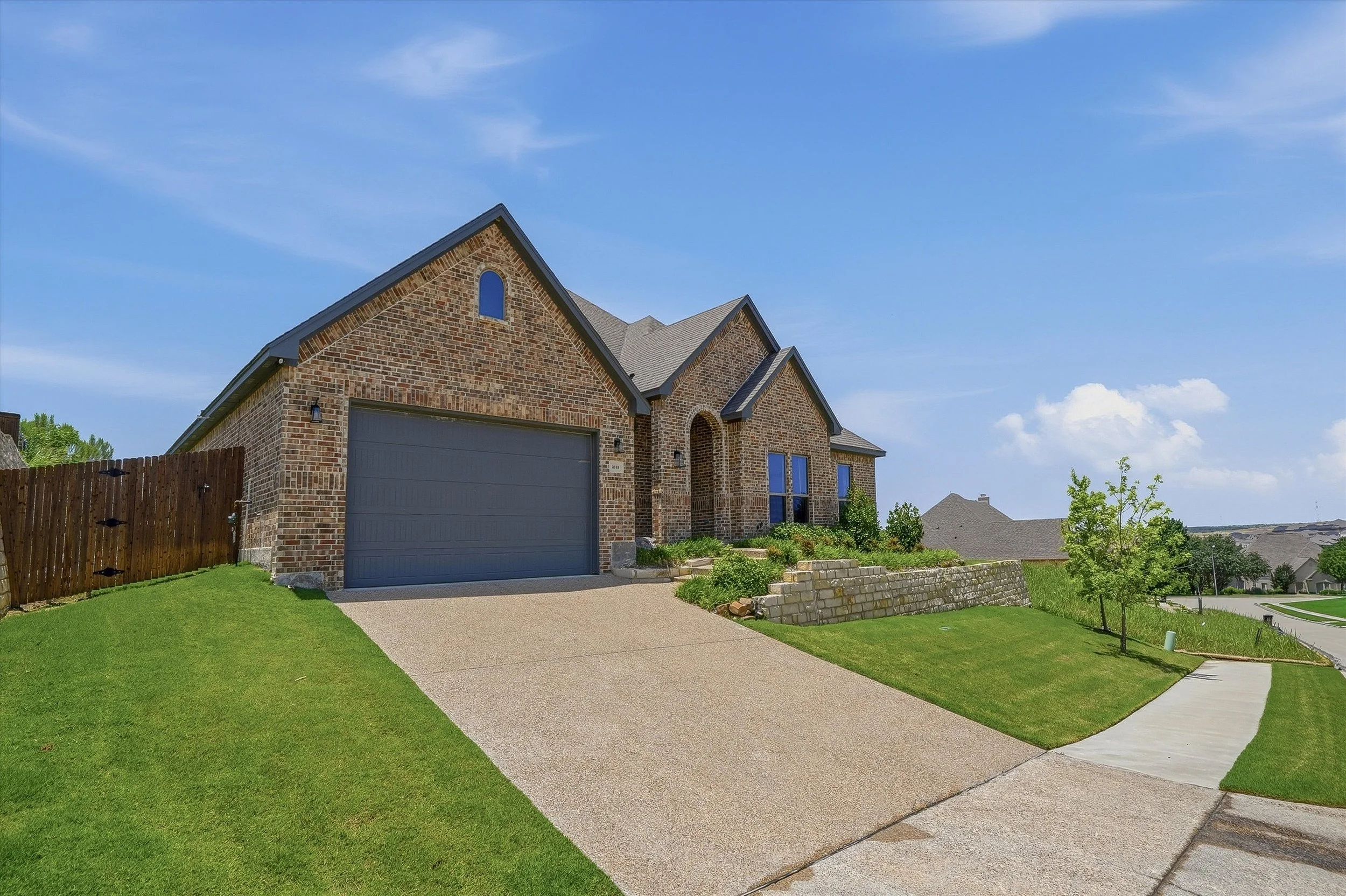 10-carson-gates-8110-spanish-hills-dr--benbroo_002.jpg