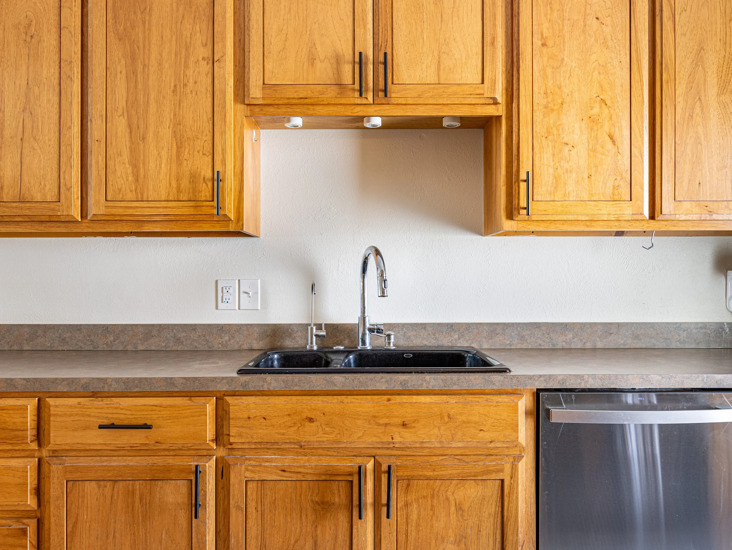 007 Kitchen - 9999 Boat Club #601.jpg