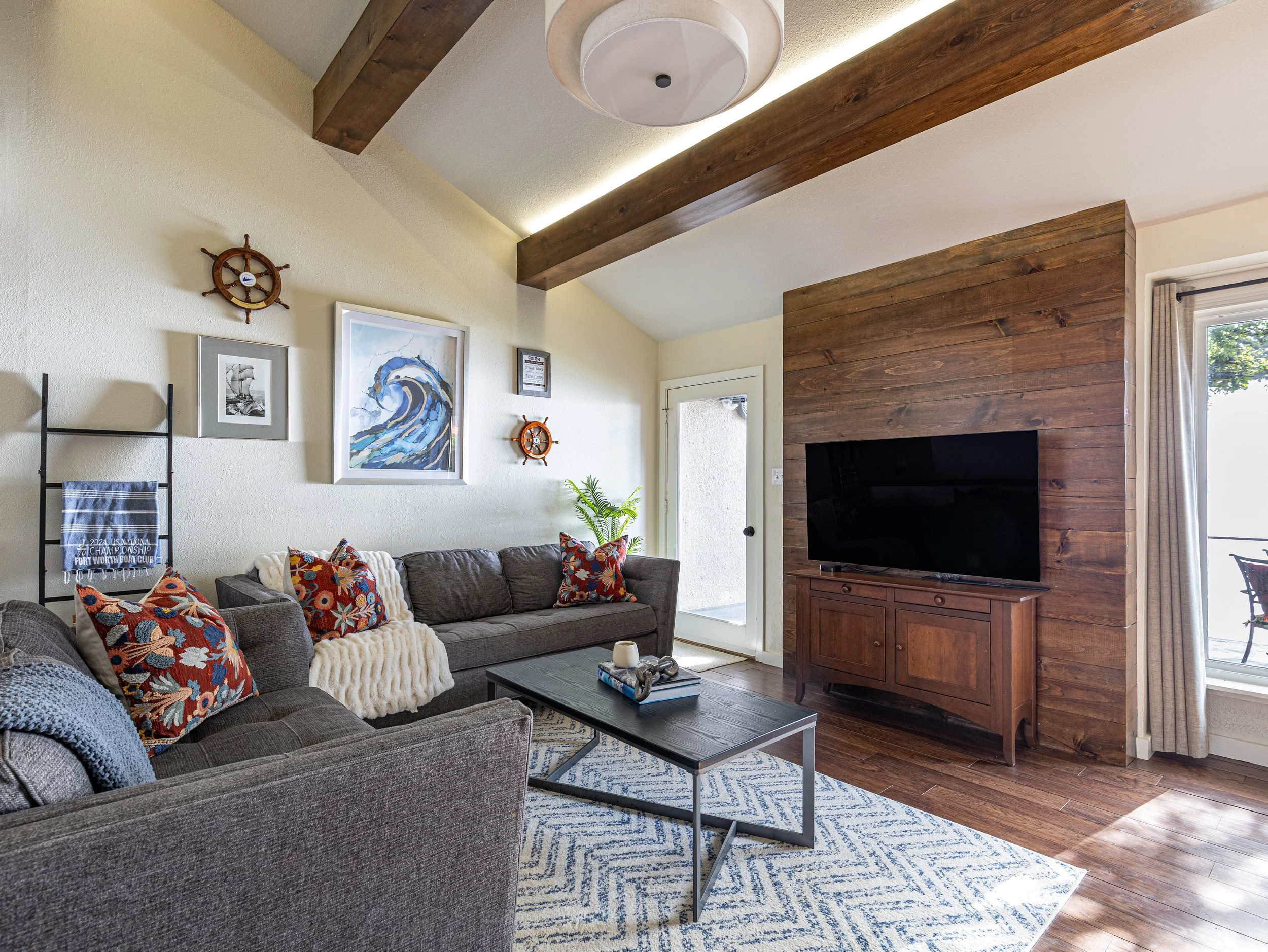 014 Living Room - 9999 Boat Club #601.jpg