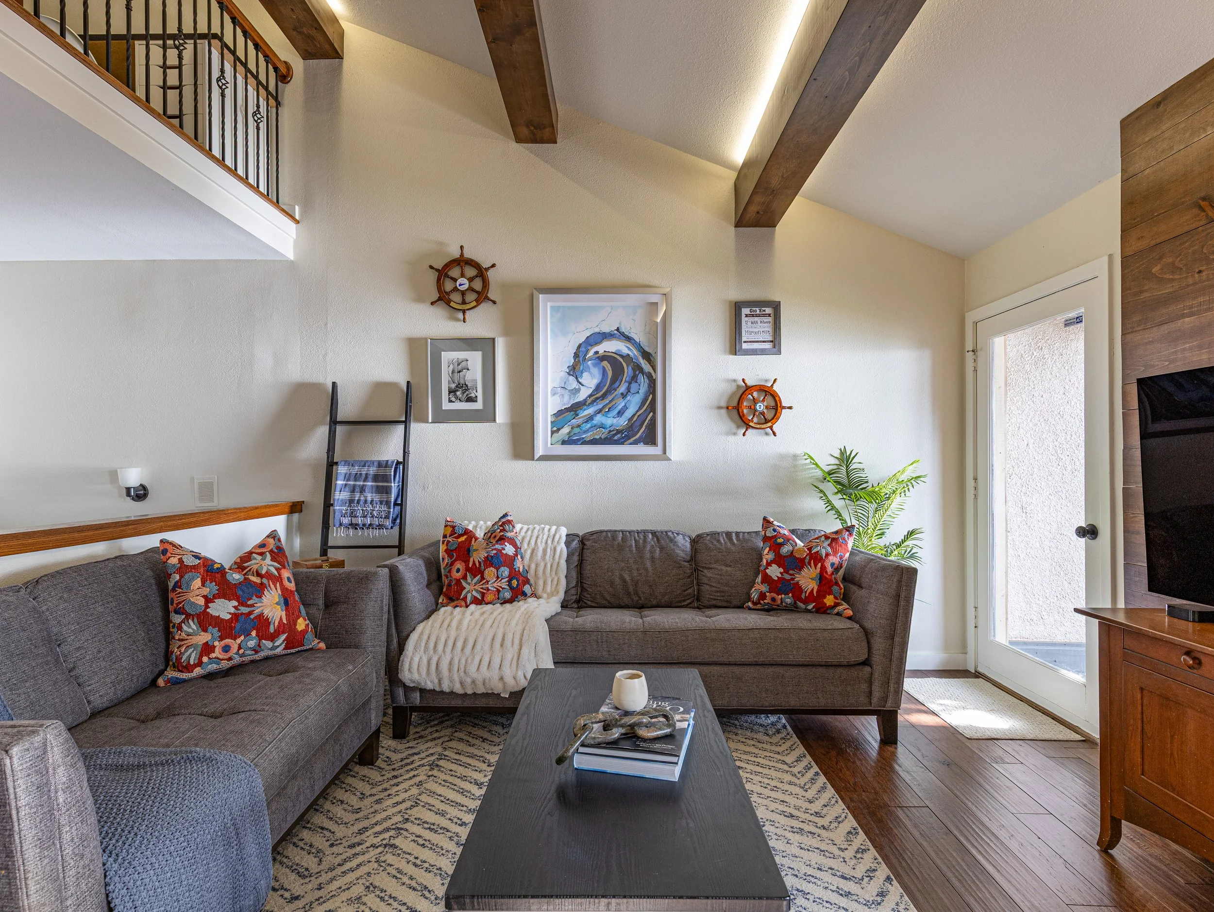 015 Living Room - 9999 Boat Club #601.jpg