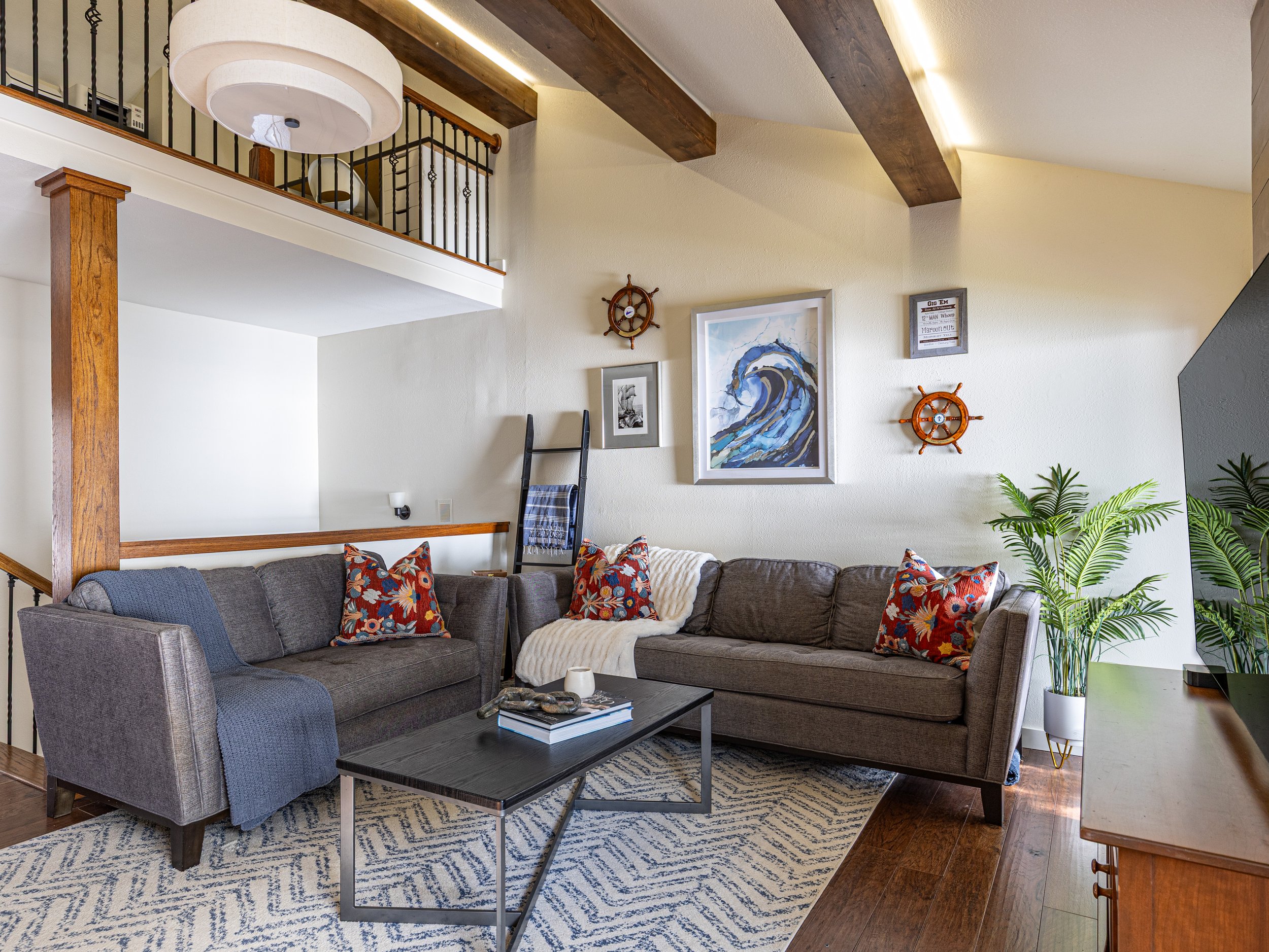 016 Living Room - 9999 Boat Club #601.jpg