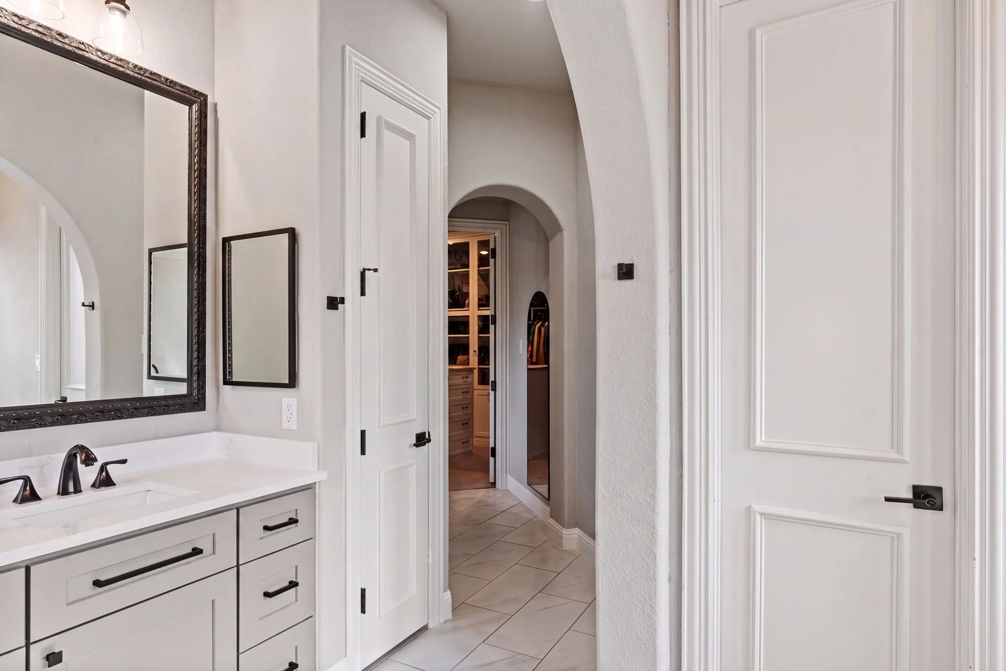 20-web-or-mls-2340ladycornwall-50-primary-bathroom.jpg