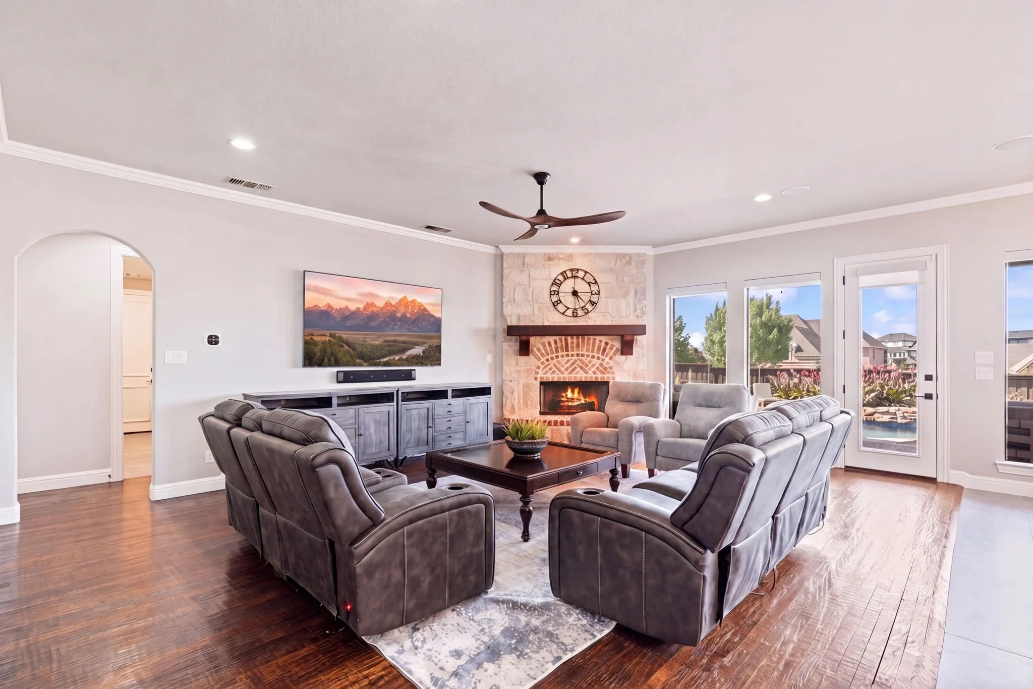 21-web-or-mls-2340ladycornwall-17-family-room.jpg