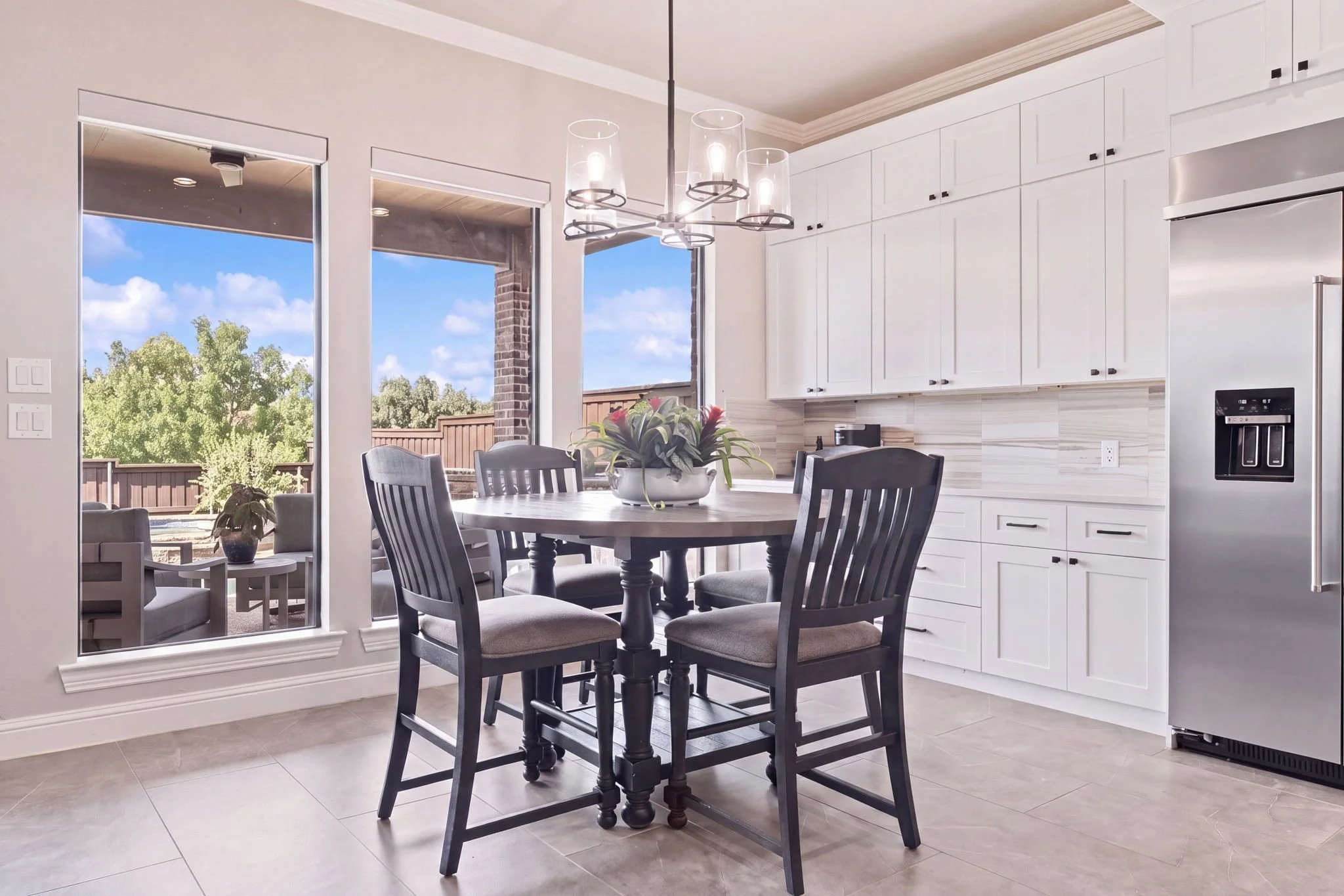 23-web-or-mls-2340ladycornwall-26-breakfast-nook.jpg