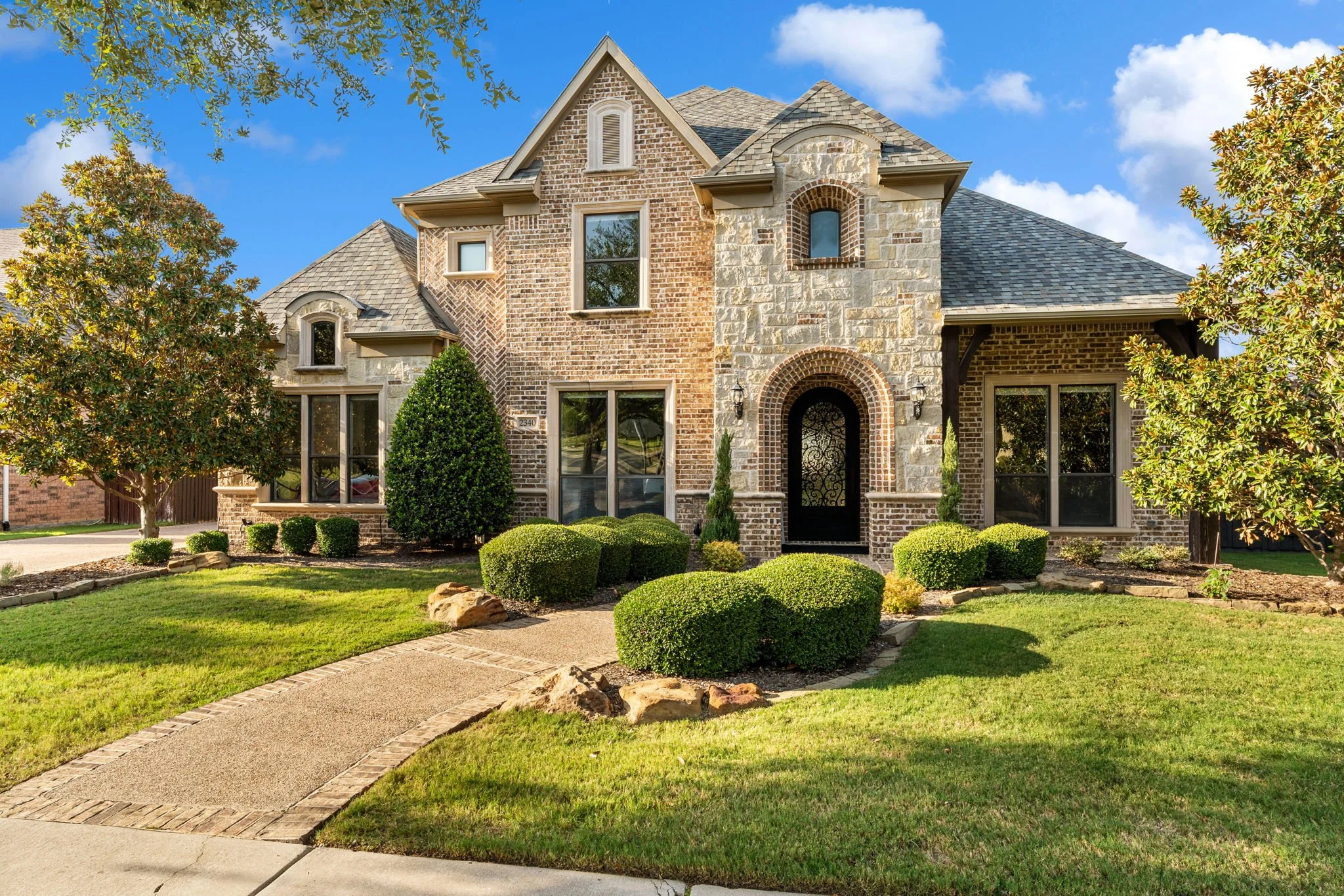 24-web-or-mls-2340ladycornwall-02-front-exterior.jpg