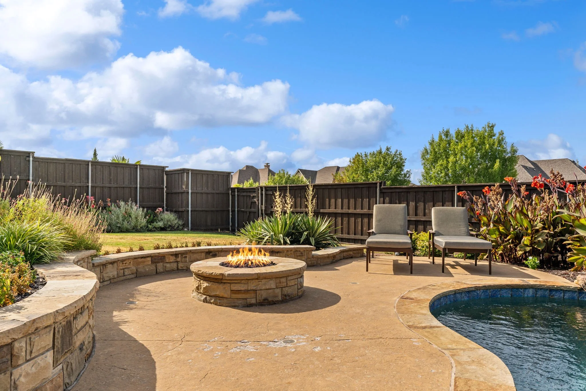 25-web-or-mls-2340ladycornwall-83-firepit-pool-patio.jpg