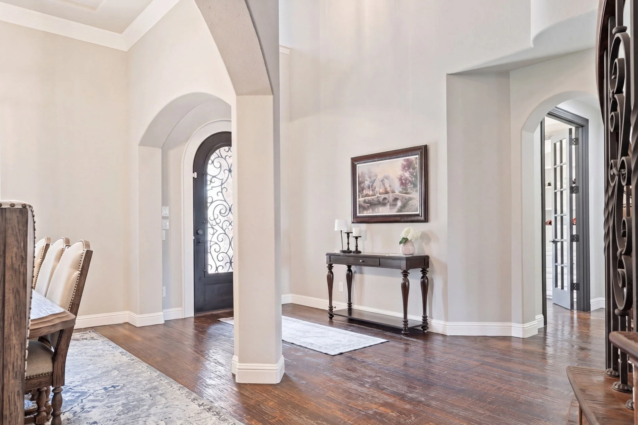 33-web-or-mls-2340ladycornwall-10-entry-foyer.jpg