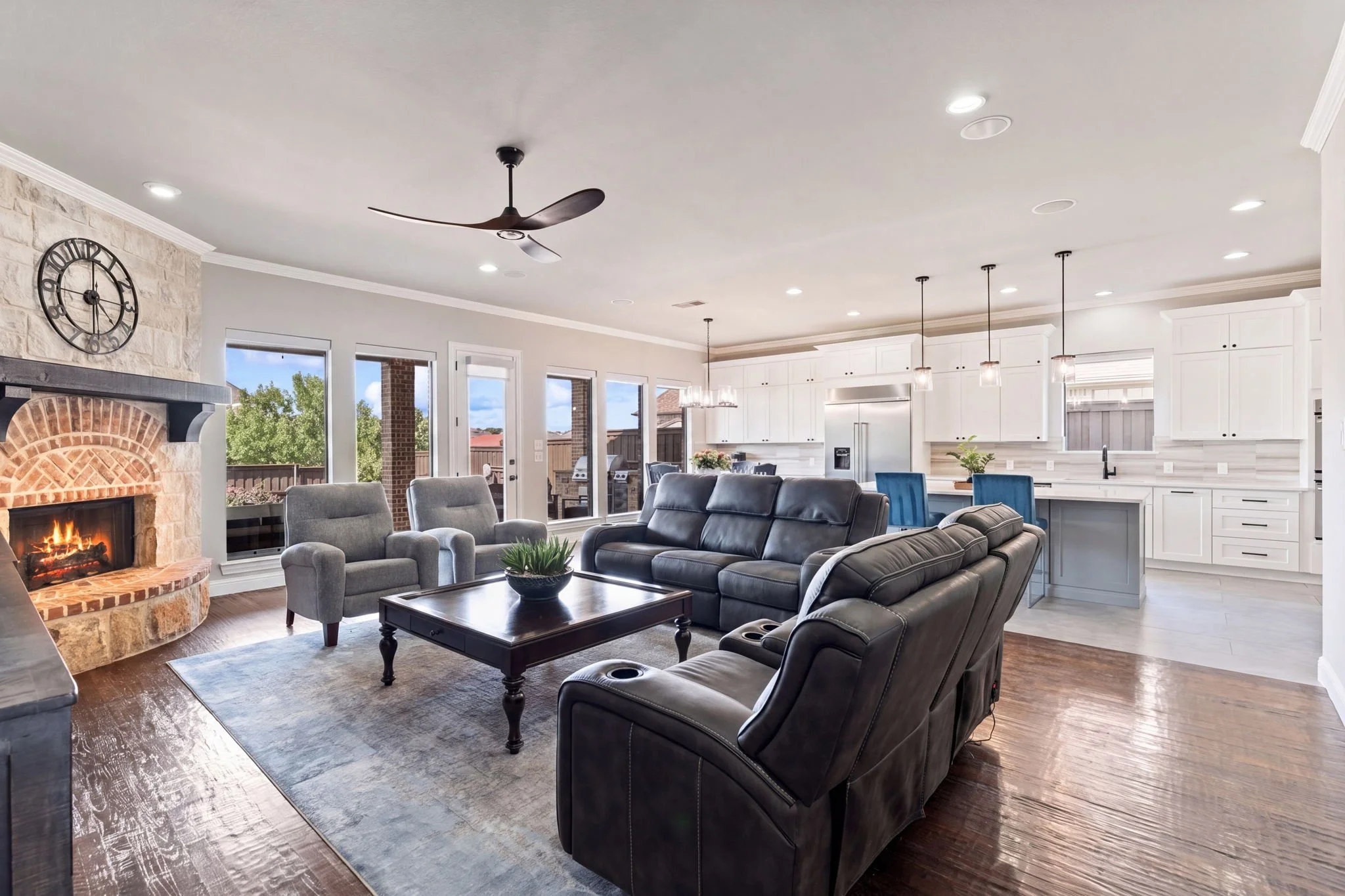 37-web-or-mls-2340ladycornwall-15-great-room.jpg