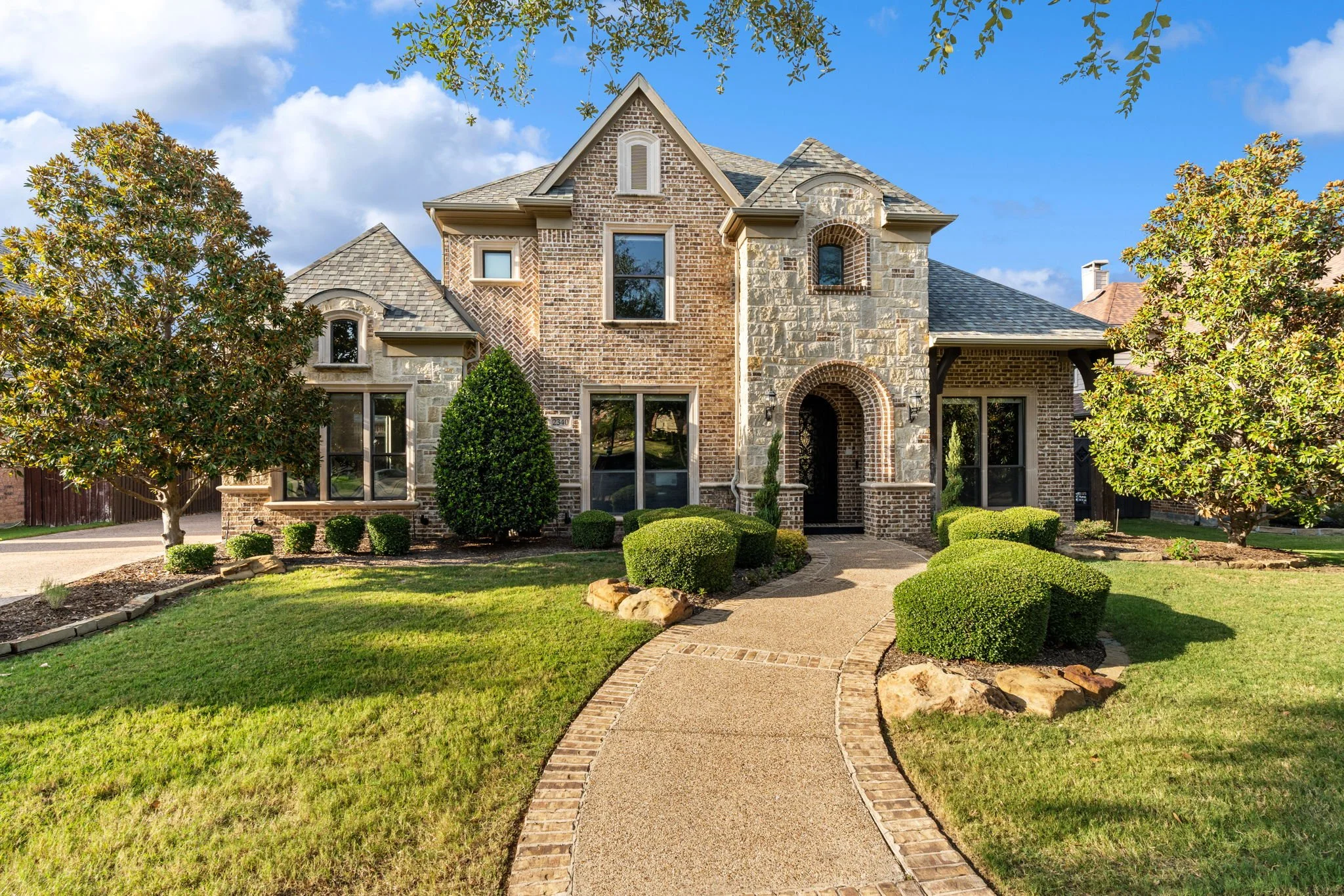 43-web-or-mls-2340ladycornwall-01-front-exterior.jpg