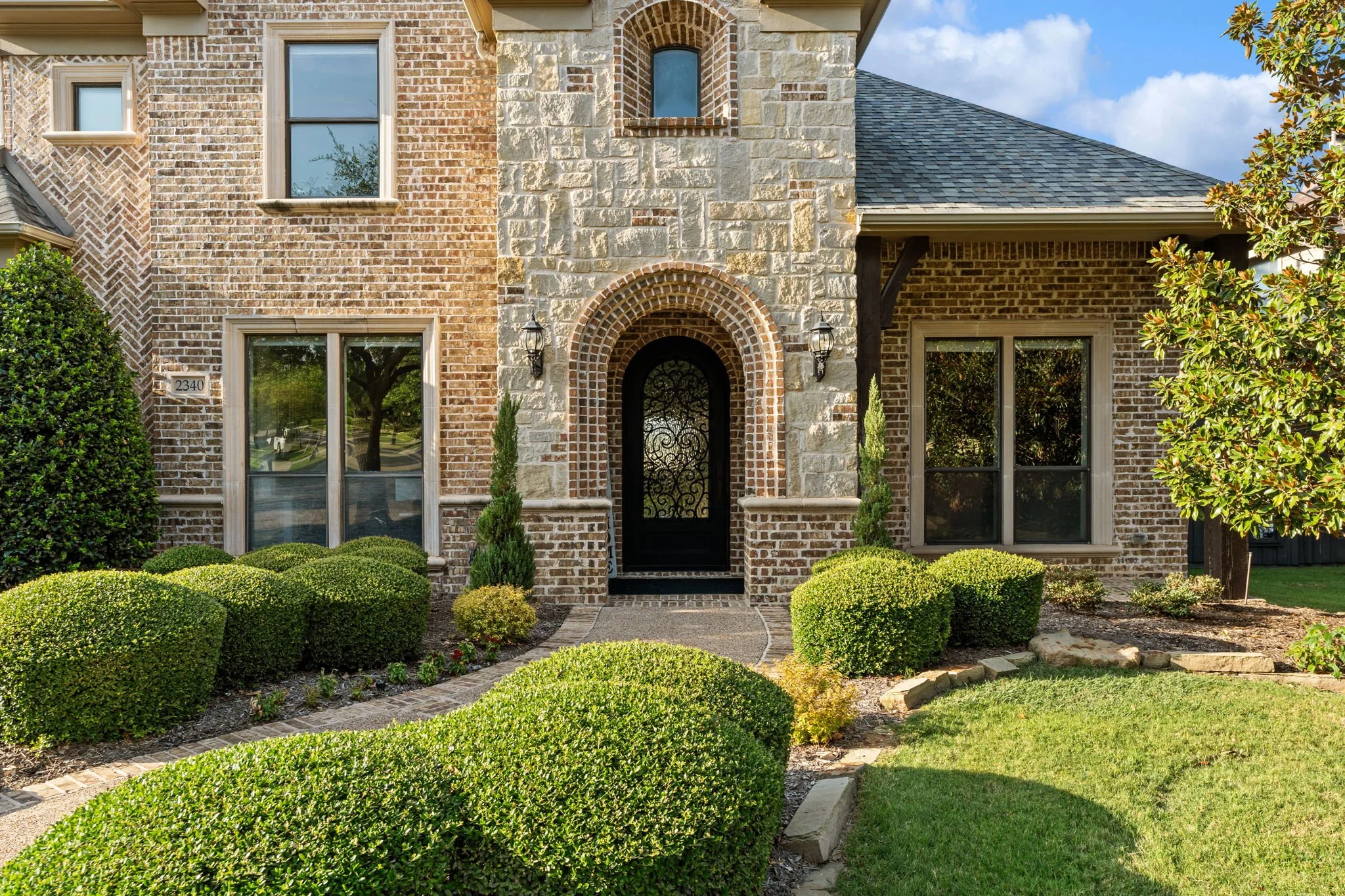 45-web-or-mls-2340ladycornwall-04-front-exterior.jpg