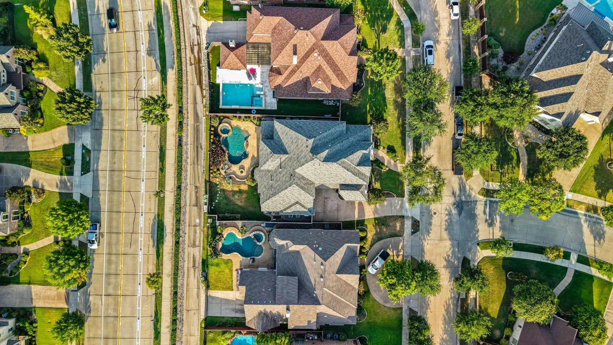 49-web-or-mls-2340ladycornwall-85-aerial-neighborhood.jpg