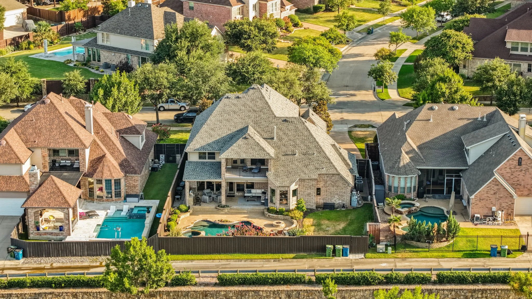 52-web-or-mls-2340ladycornwall-89-aerial-neighborhood.jpg