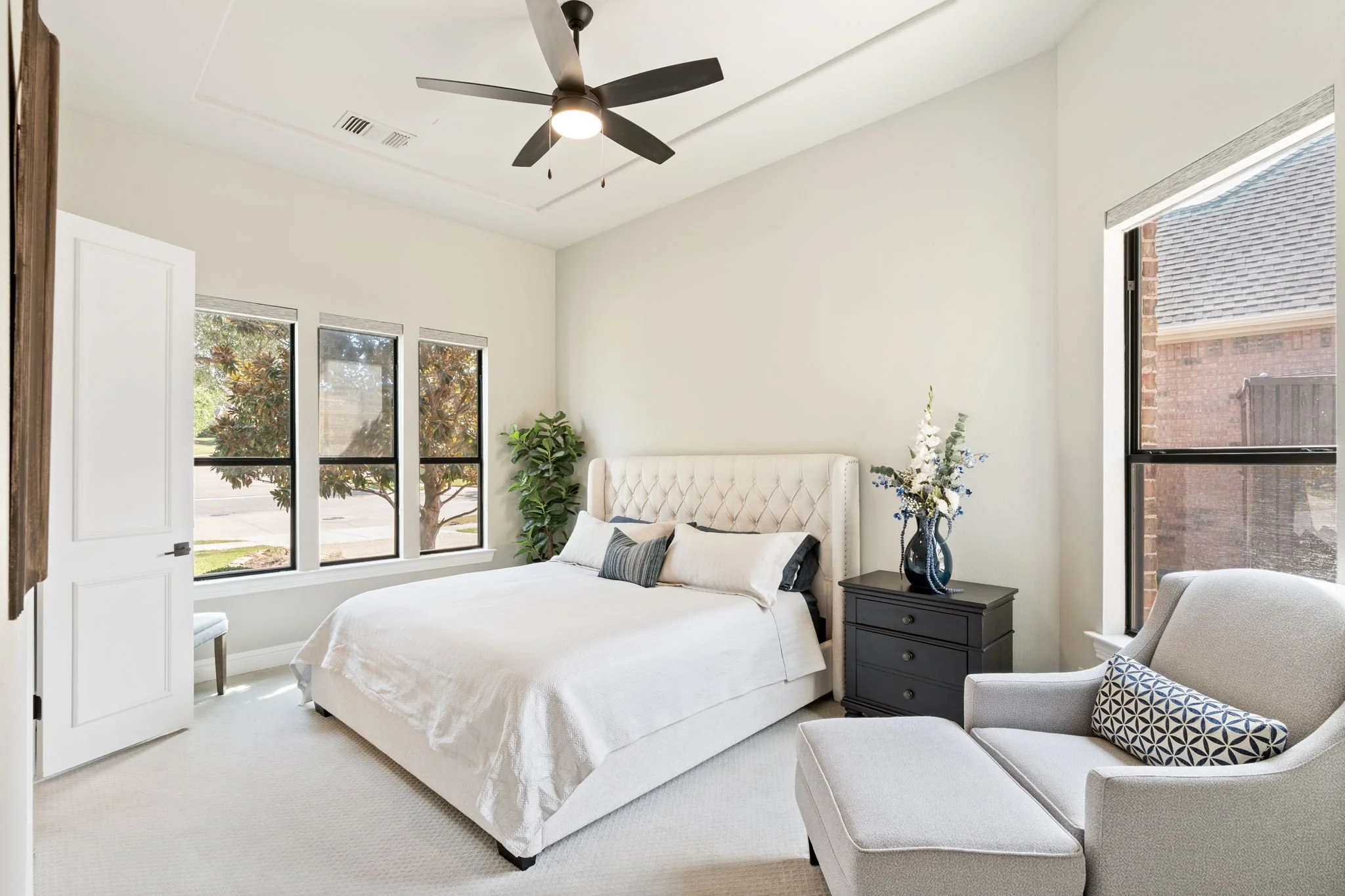 56-web-or-mls-2340ladycornwall-43-primary-bedroom.jpg