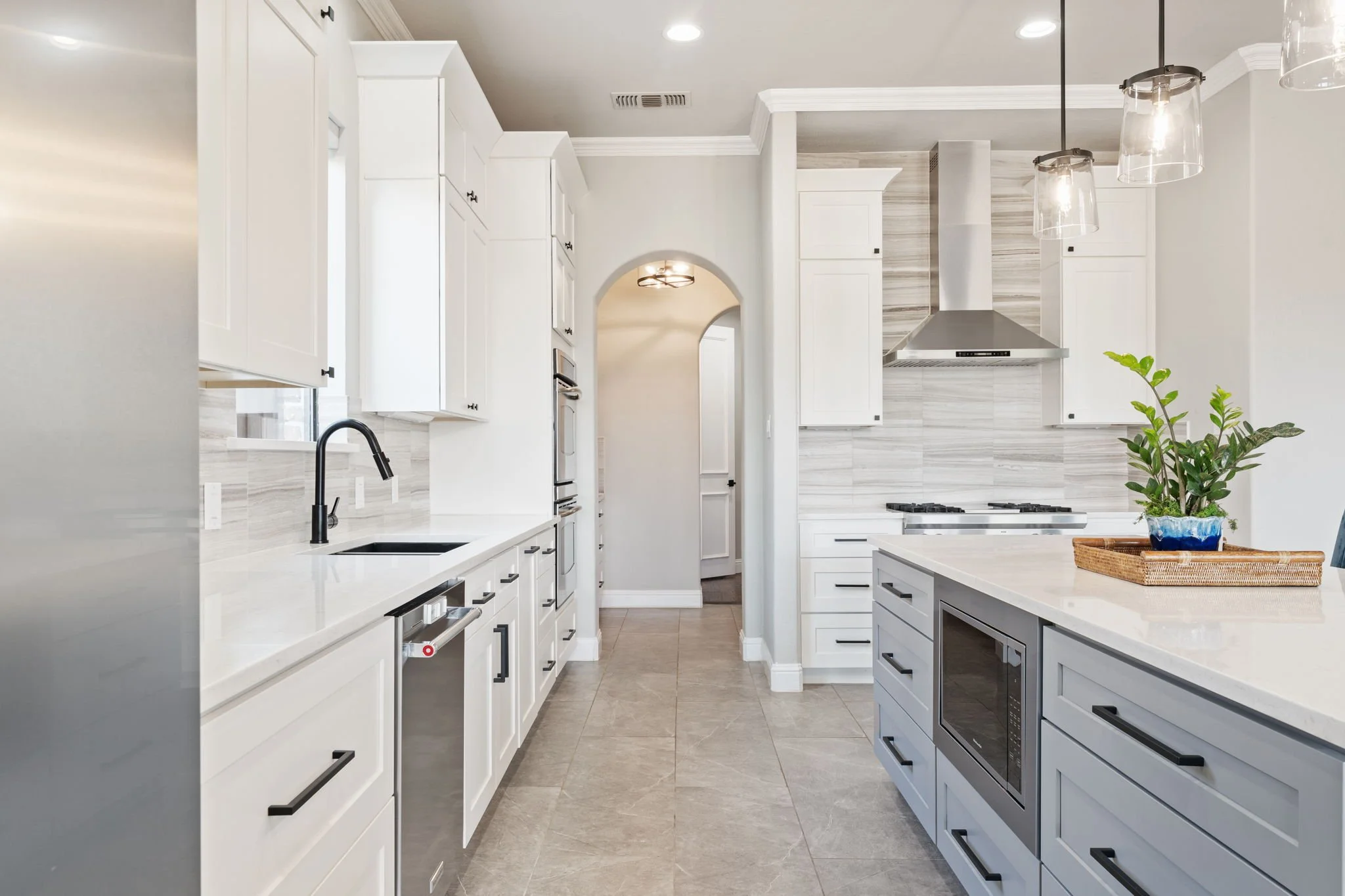 61-web-or-mls-2340ladycornwall-23-kitchen.jpg