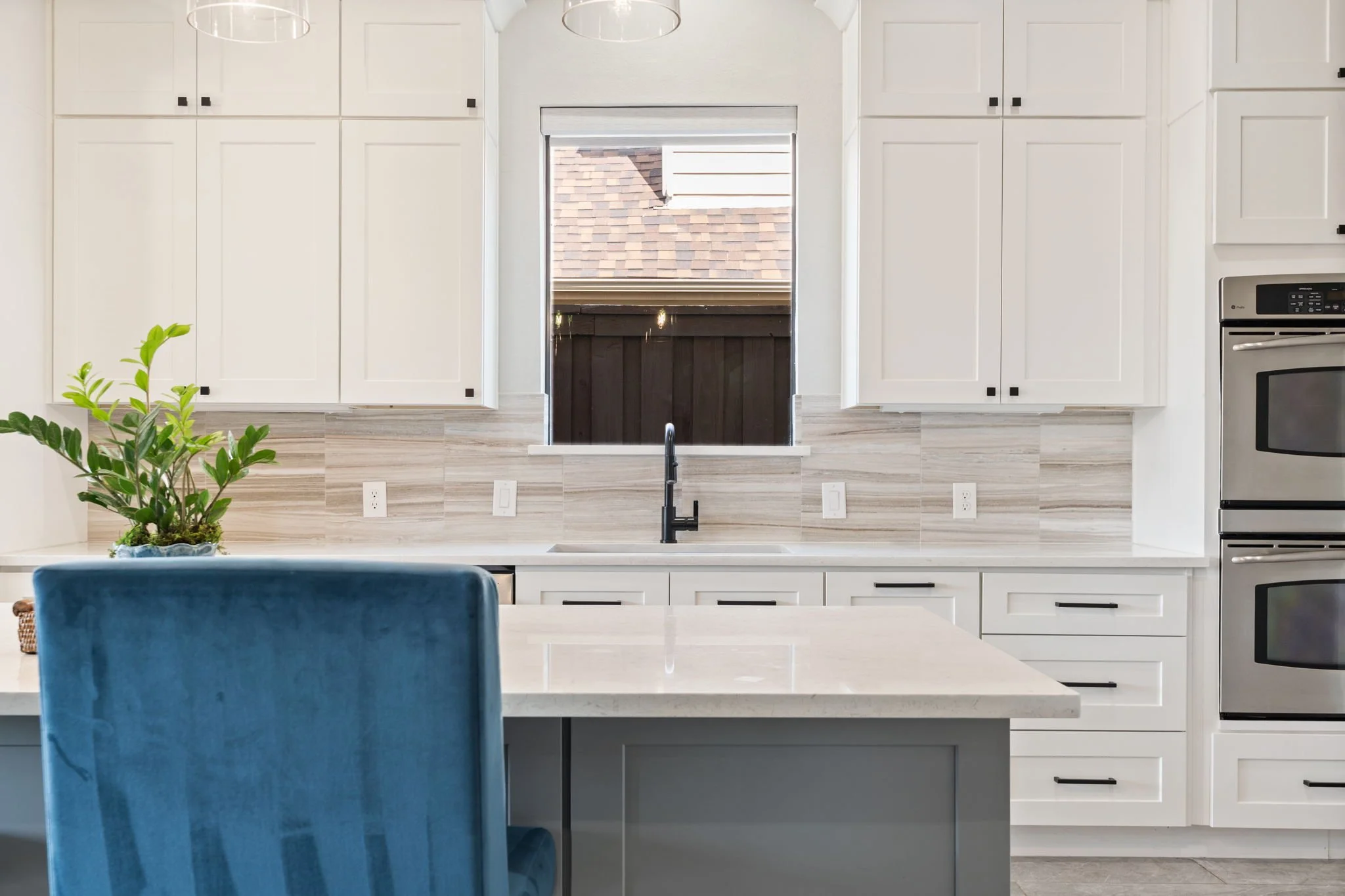 64-web-or-mls-2340ladycornwall-21-kitchen.jpg