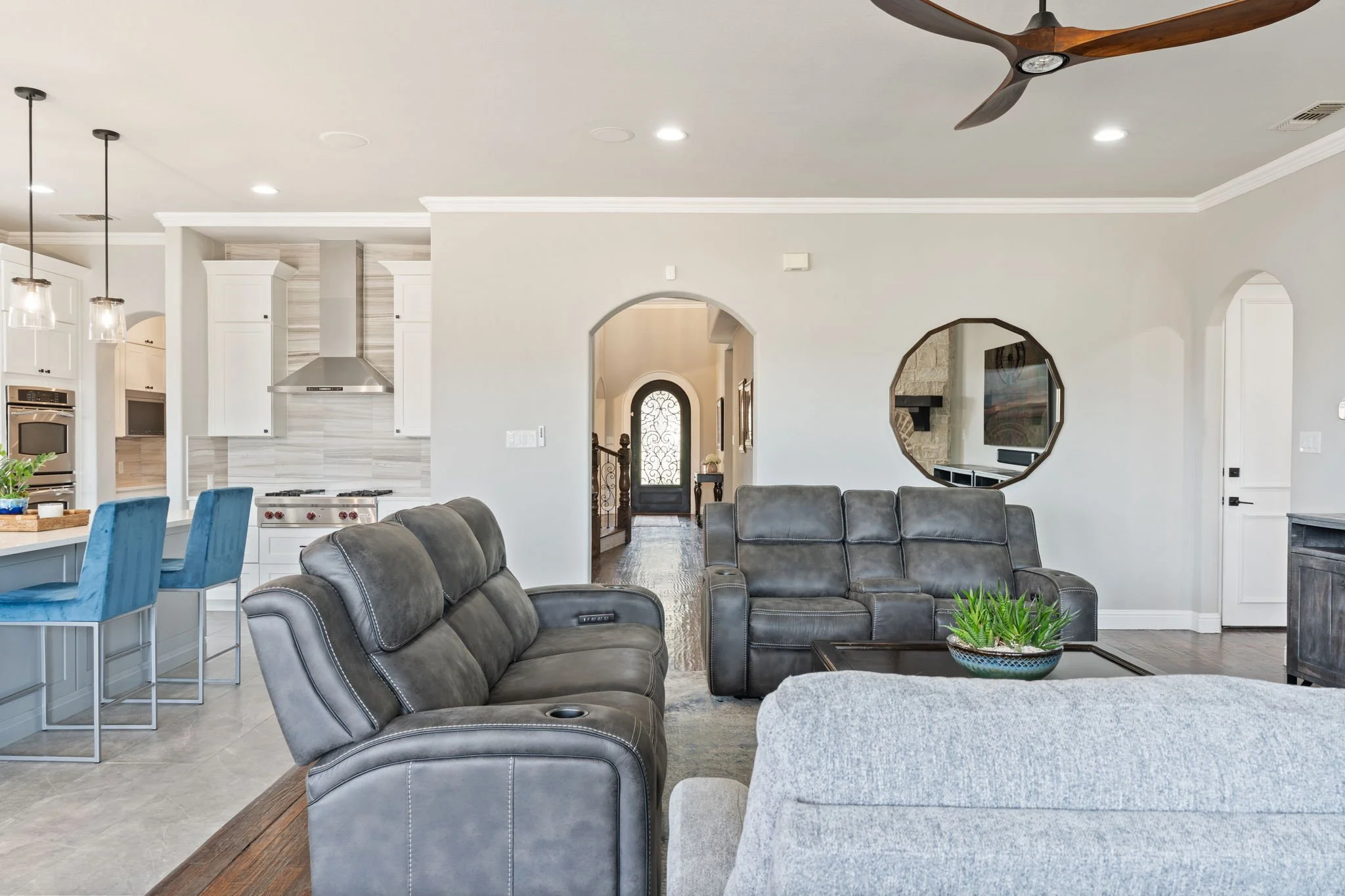 66-web-or-mls-2340ladycornwall-13-great-room.jpg
