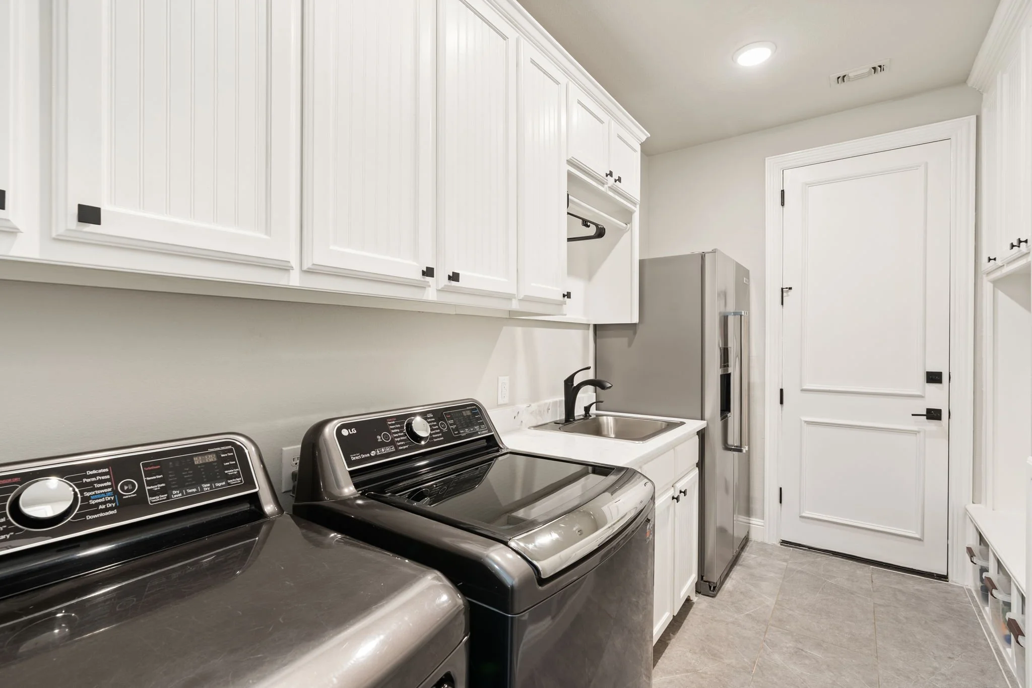 68-web-or-mls-2340ladycornwall-60-laundry-room.jpg
