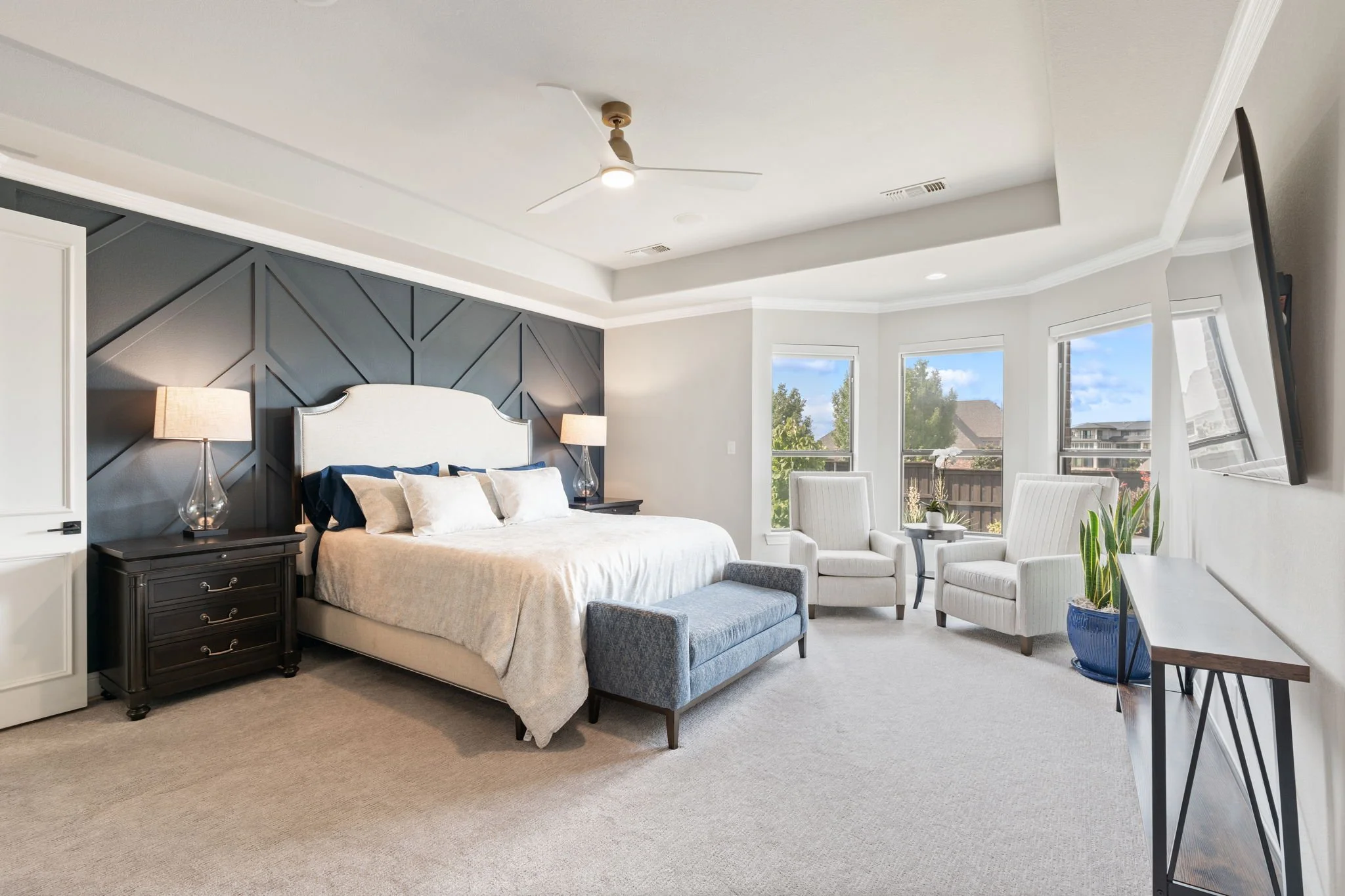 69-web-or-mls-2340ladycornwall-45-primary-bedroom.jpg