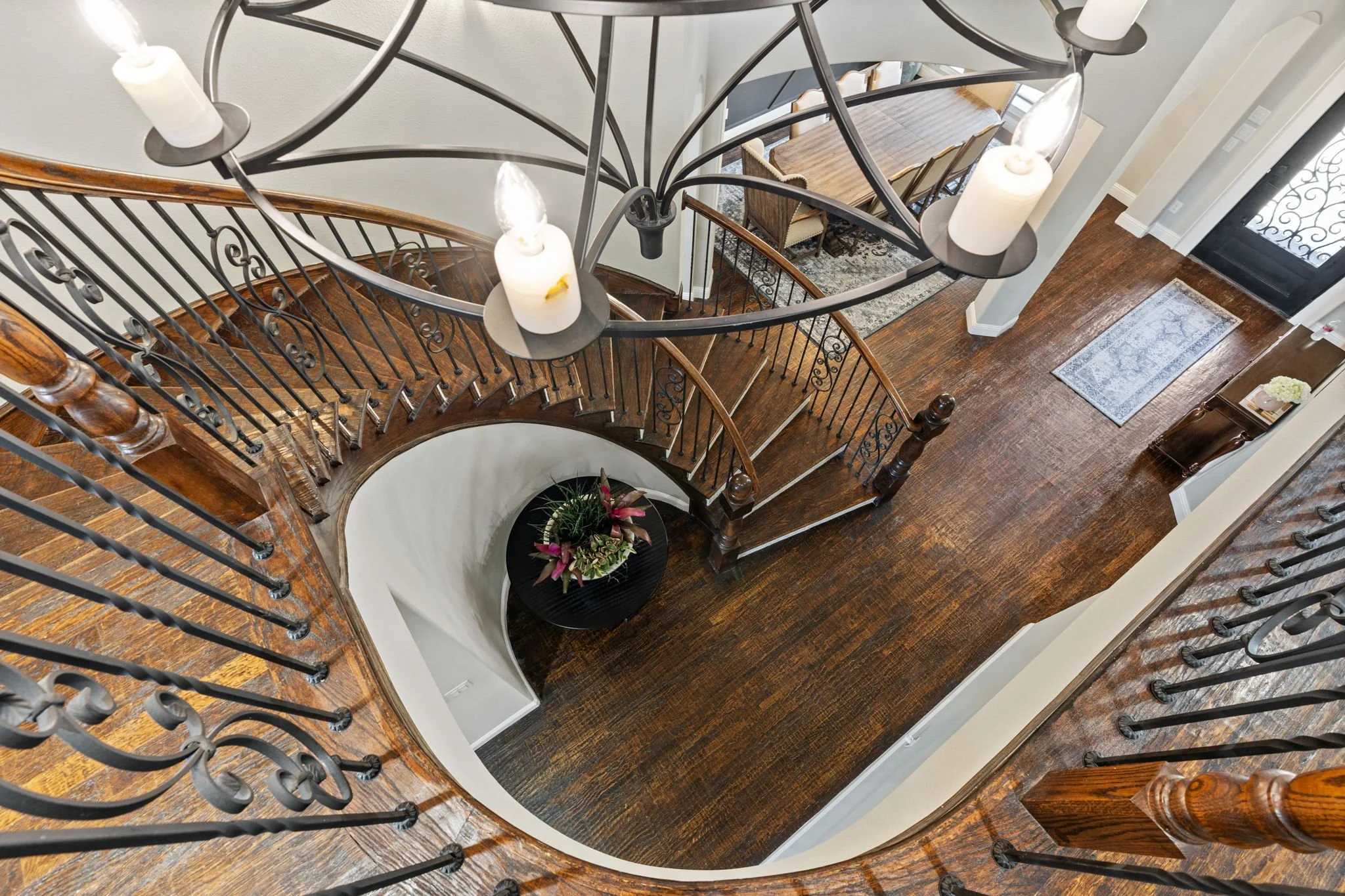 76-web-or-mls-2340ladycornwall-64-spiral-staircase.jpg